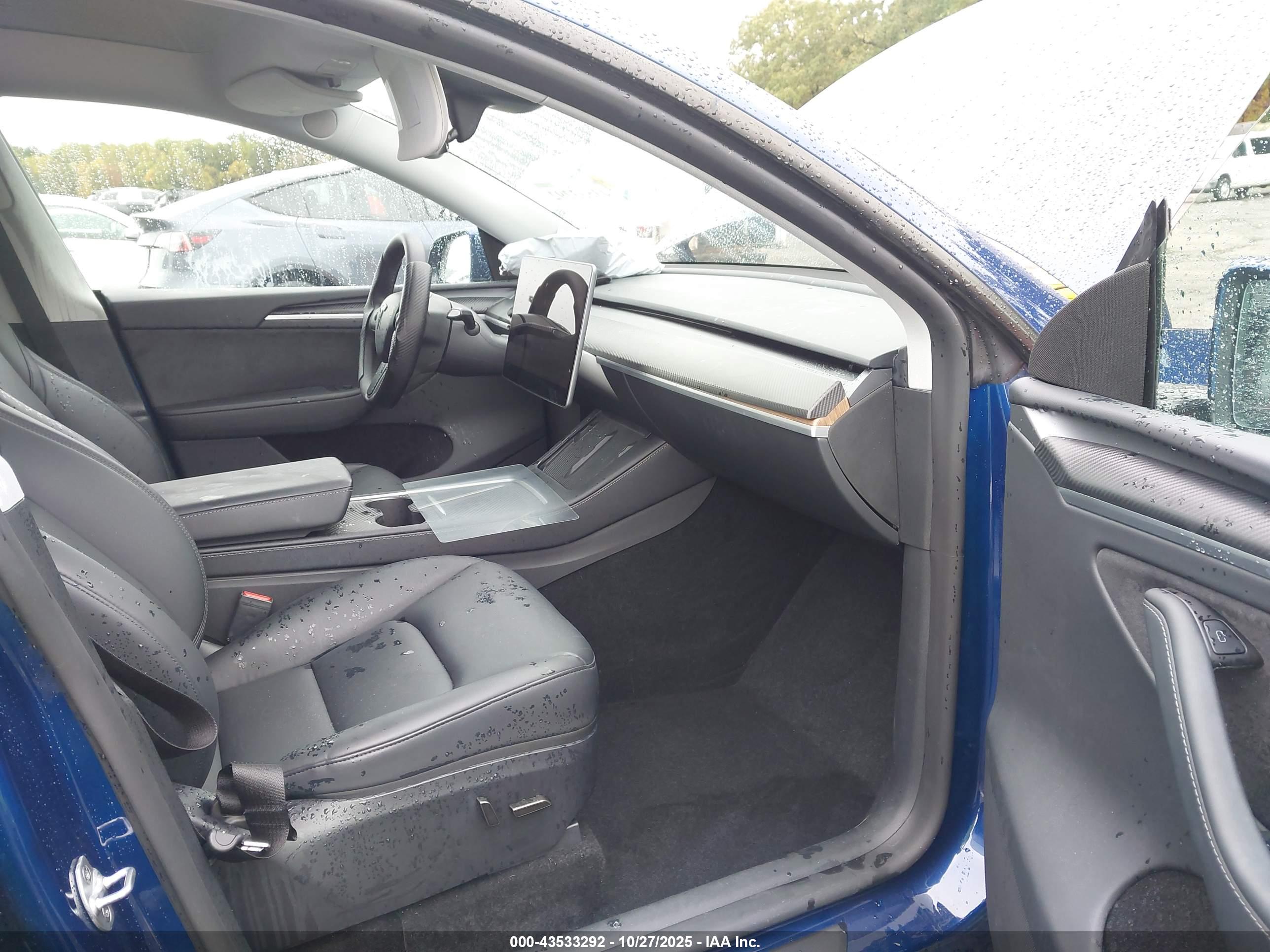 TESLA MODEL image 5