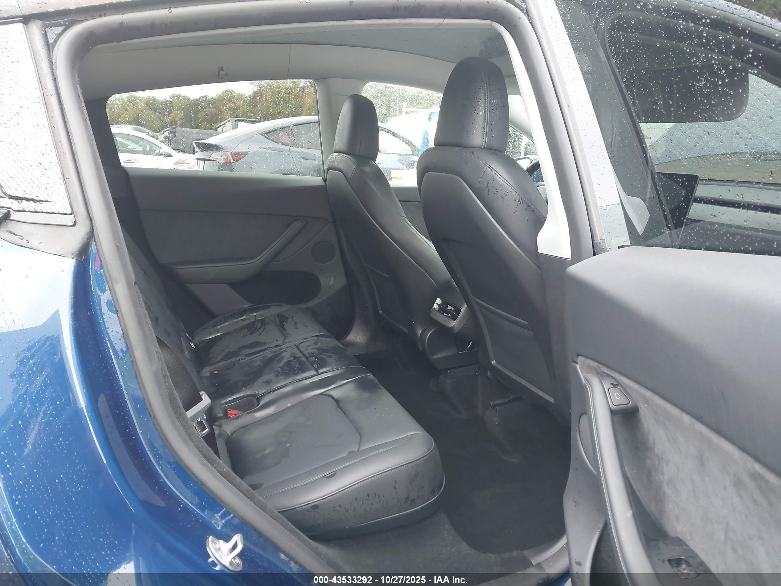 TESLA MODEL image 8