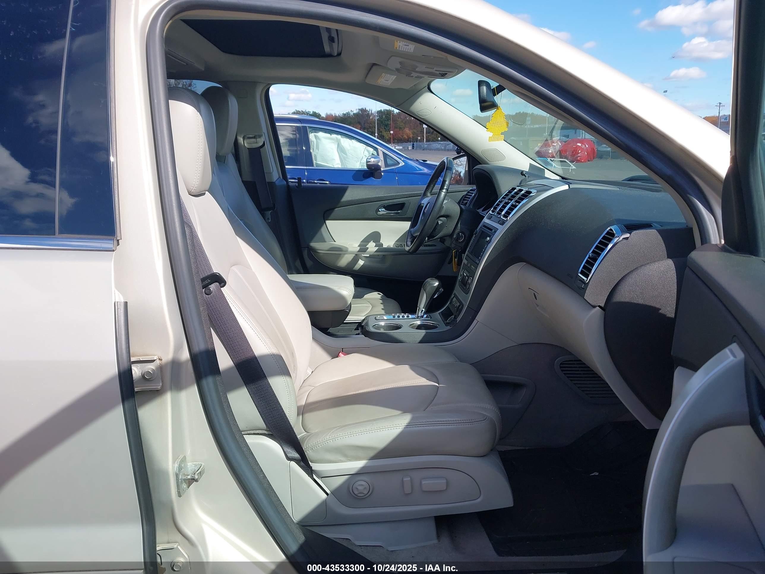 GMC ACADIA image 5