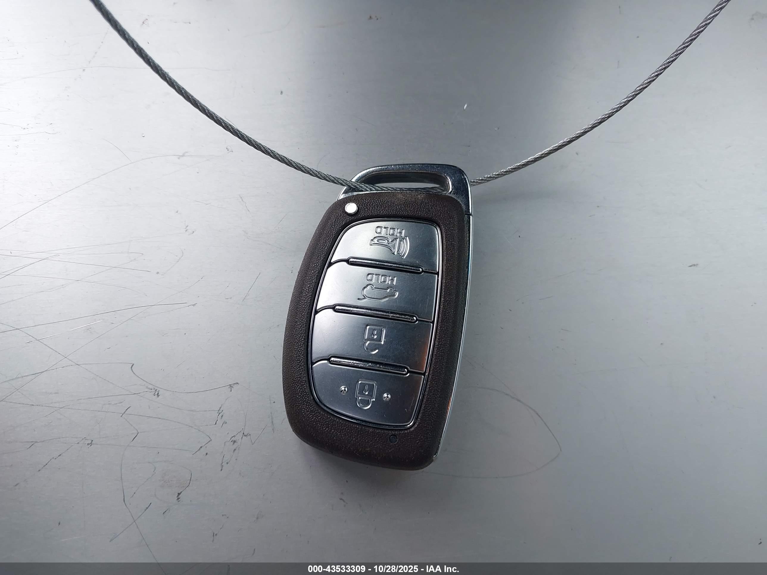 HYUNDAI TUCSON image 11
