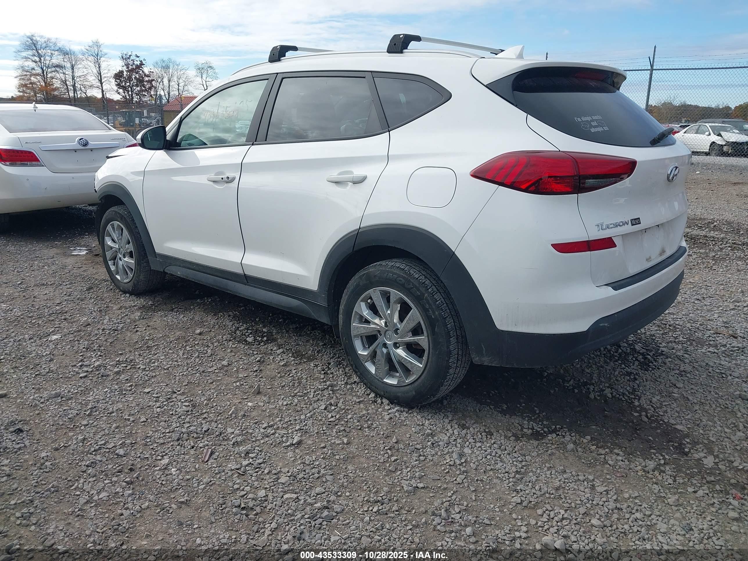 HYUNDAI TUCSON image 3