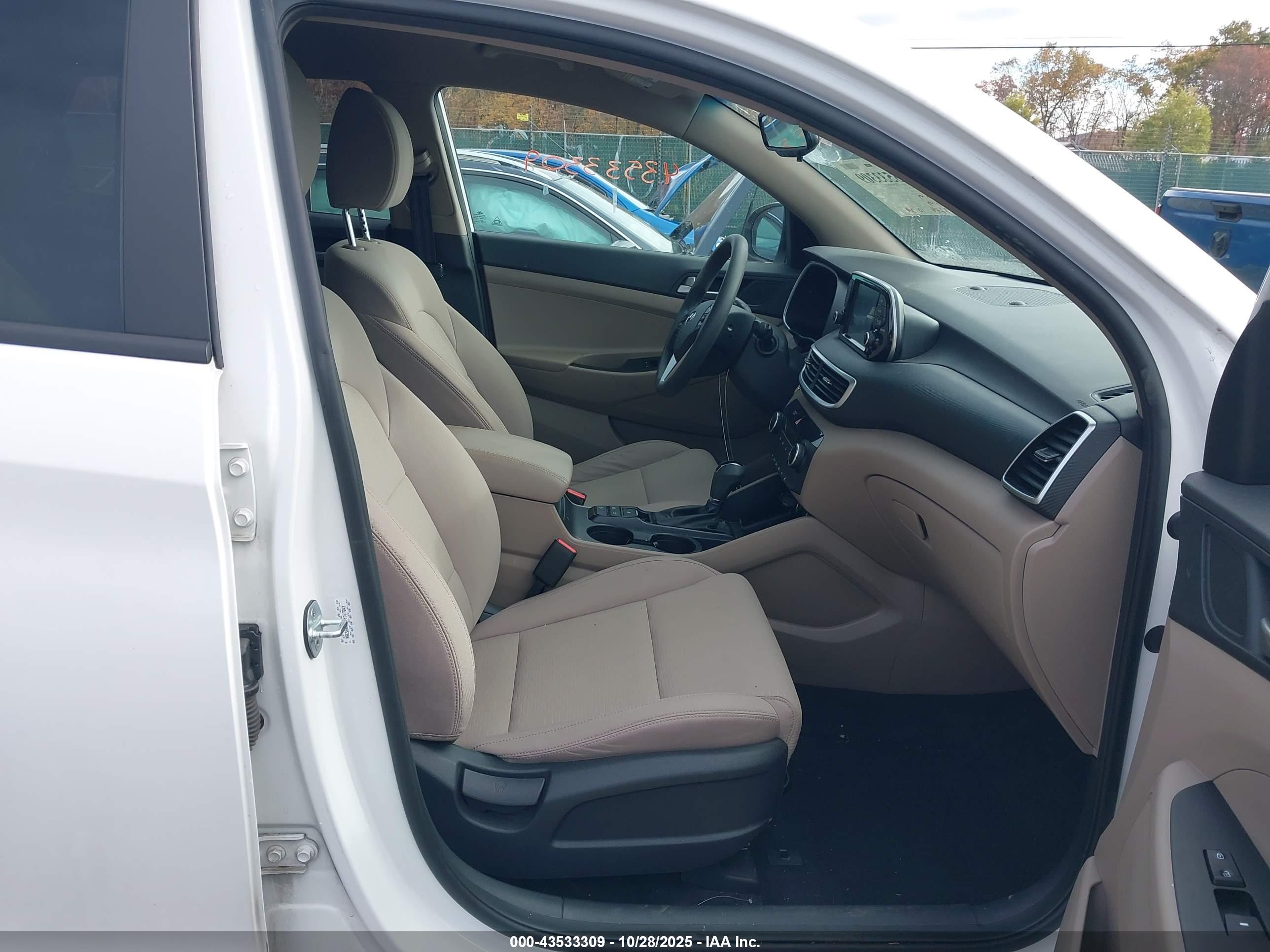 HYUNDAI TUCSON image 5