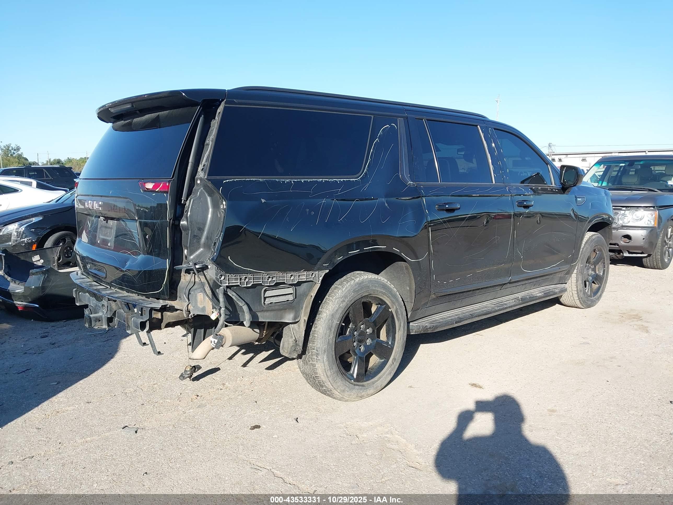 GMC YUKON image 4