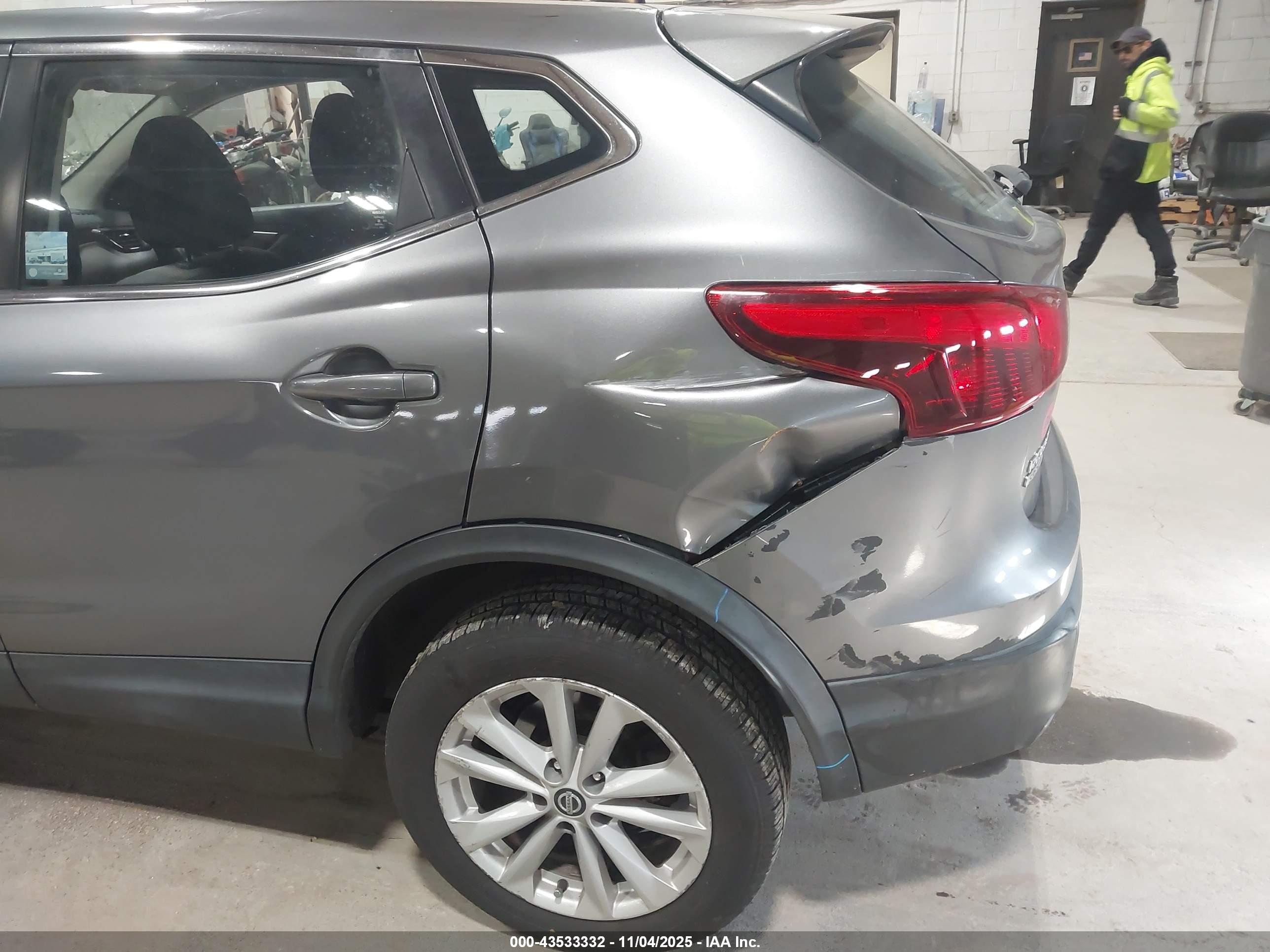NISSAN ROGUE image 6