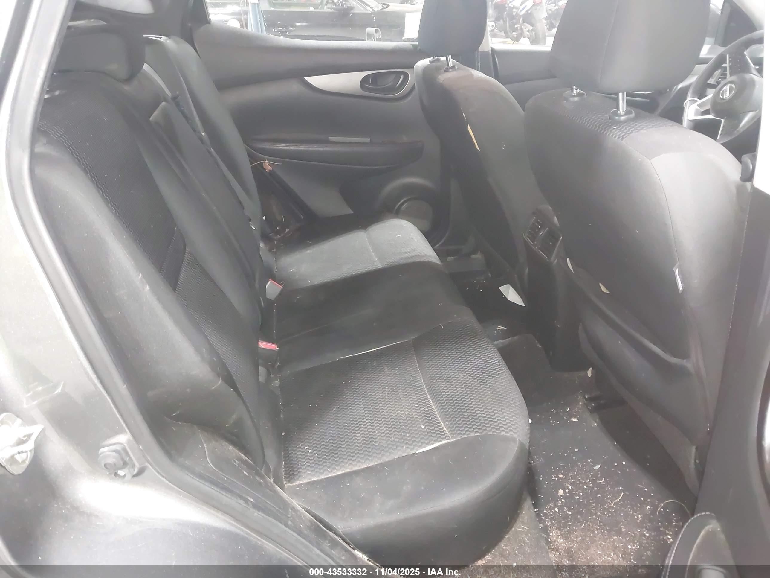 NISSAN ROGUE image 8