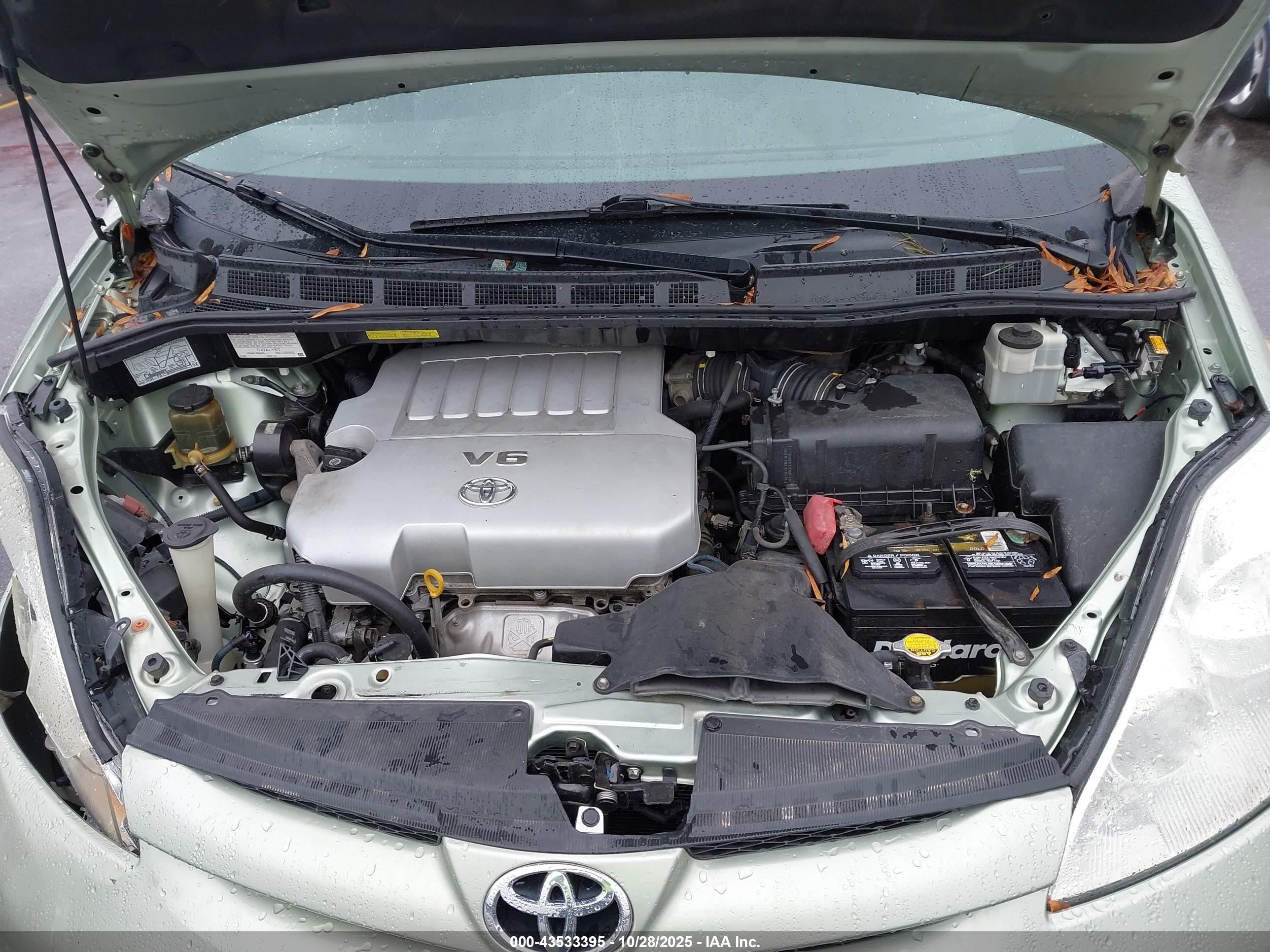 TOYOTA SIENNA image 10