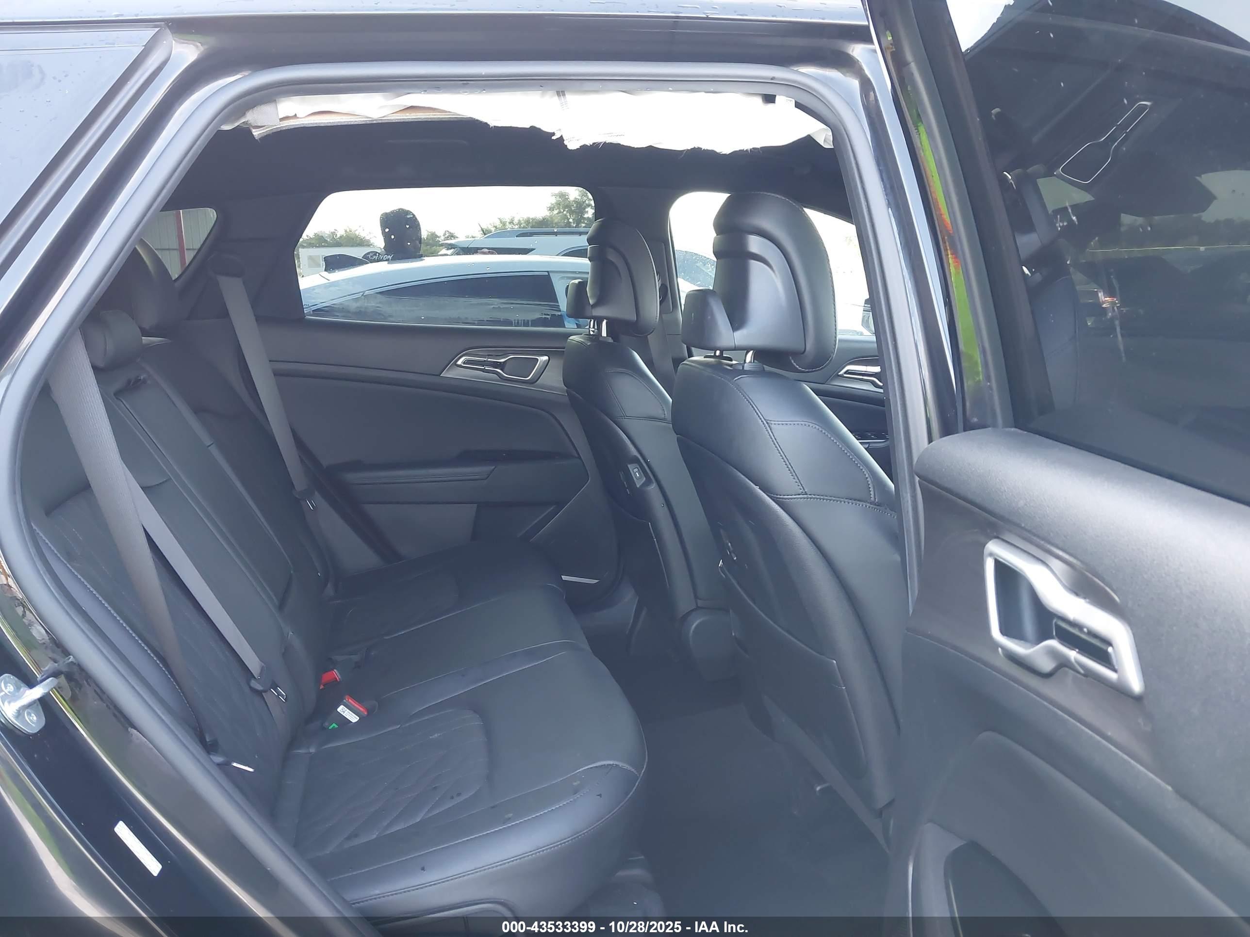 KIA SPORTAGE image 8