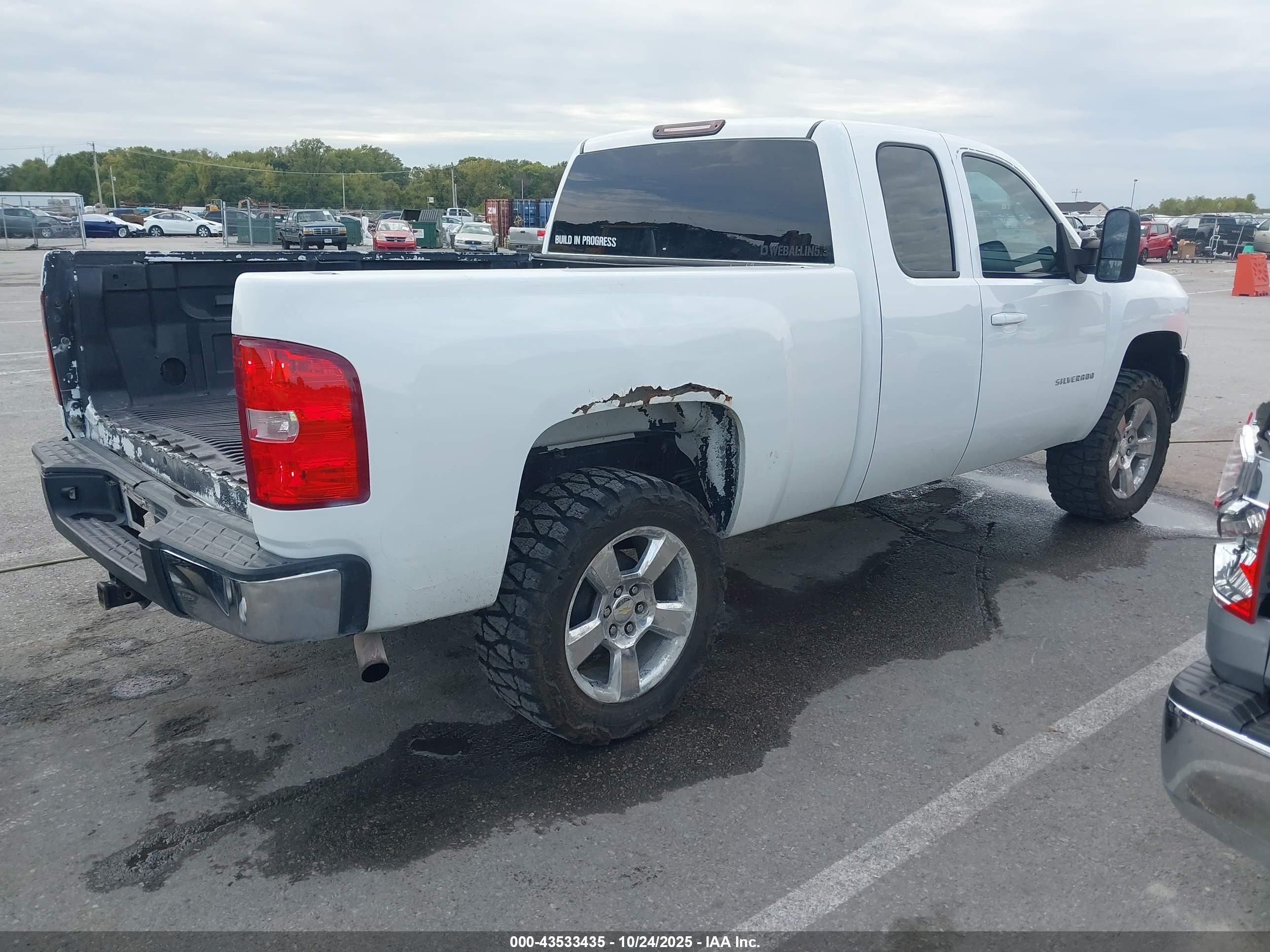 CHEVROLET SILVERADO image 4