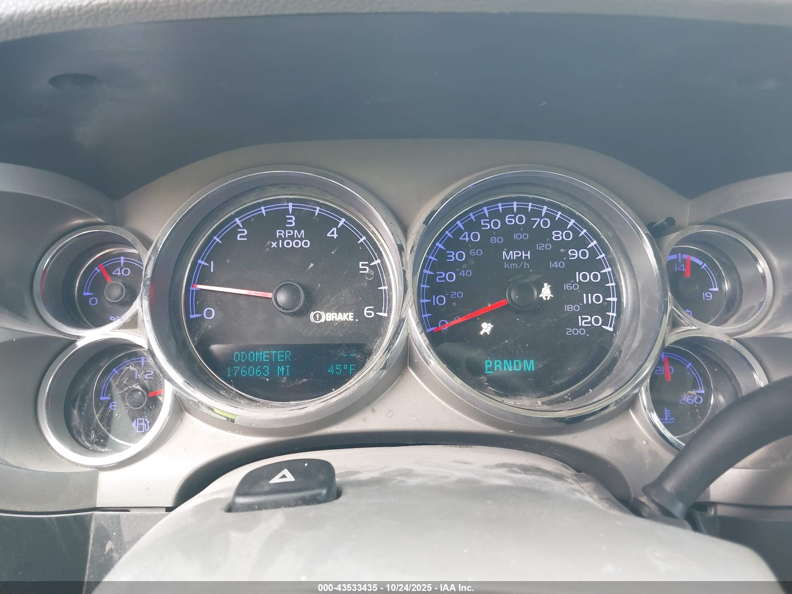 CHEVROLET SILVERADO image 7