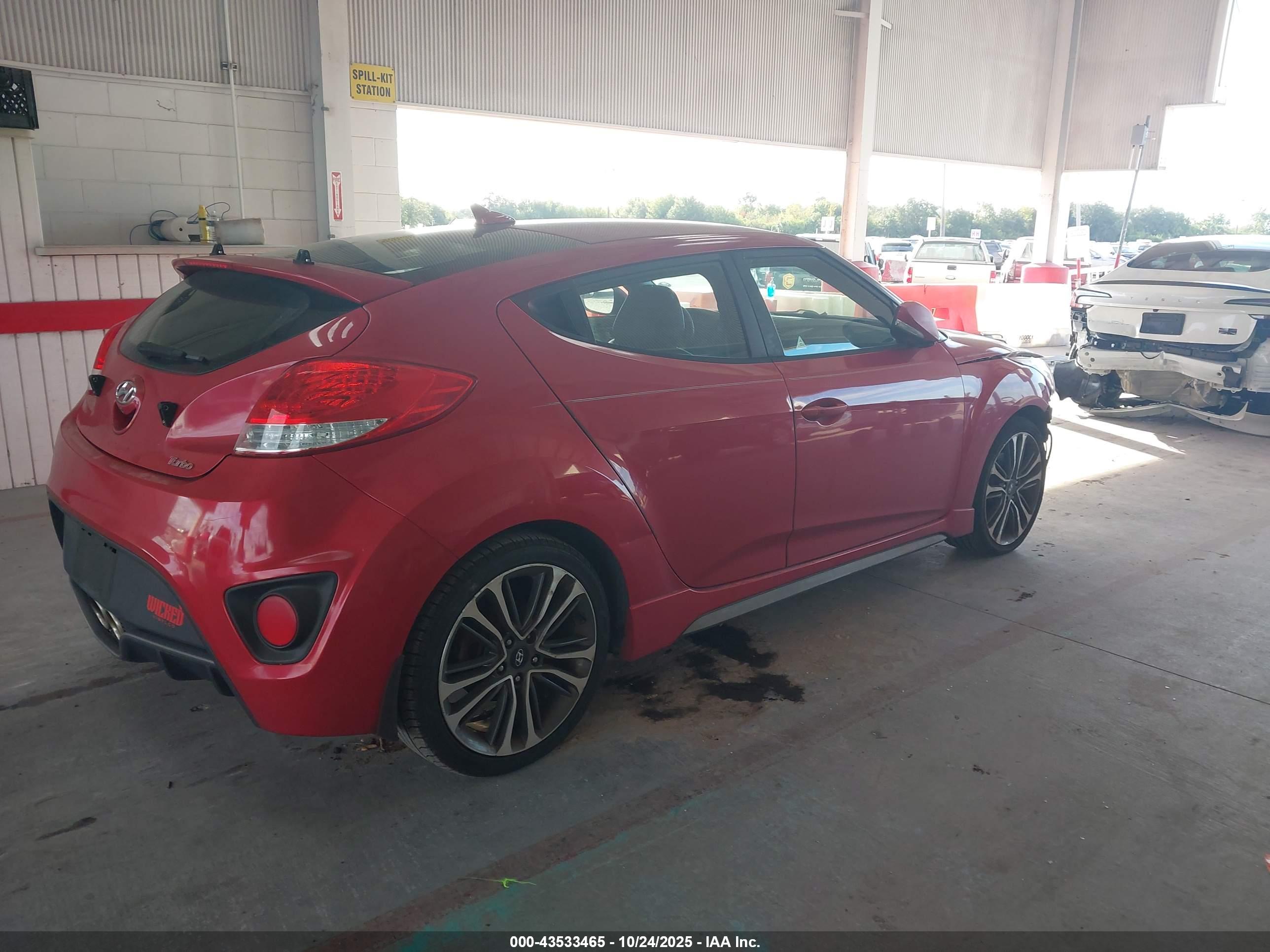 HYUNDAI VELOSTER image 4