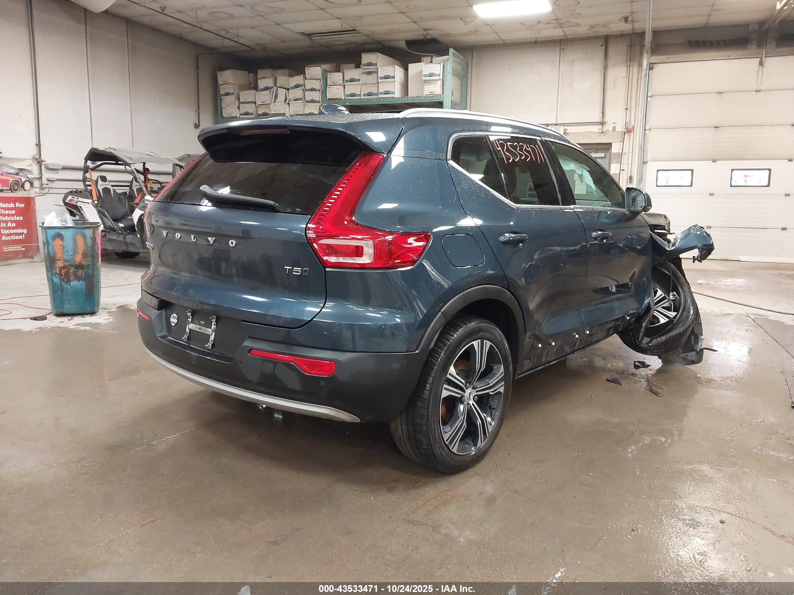 VOLVO XC40 image 4