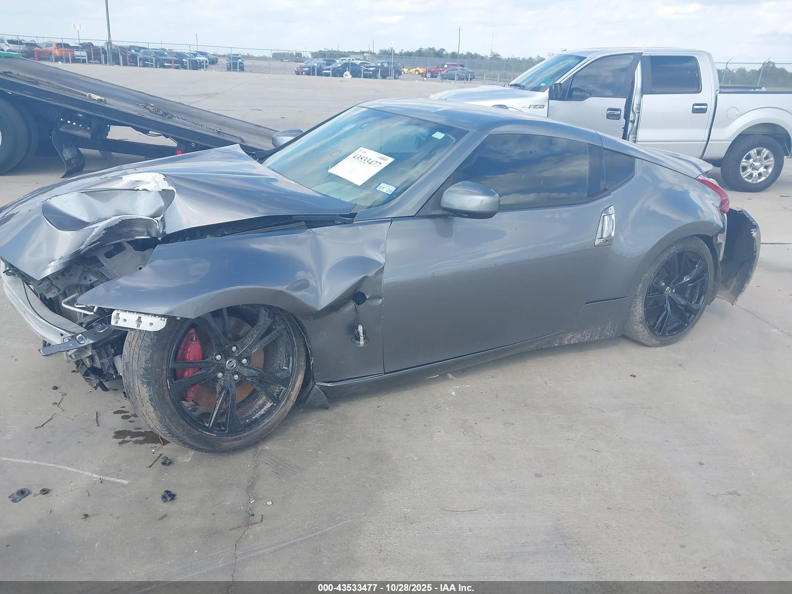 NISSAN 370Z image 2