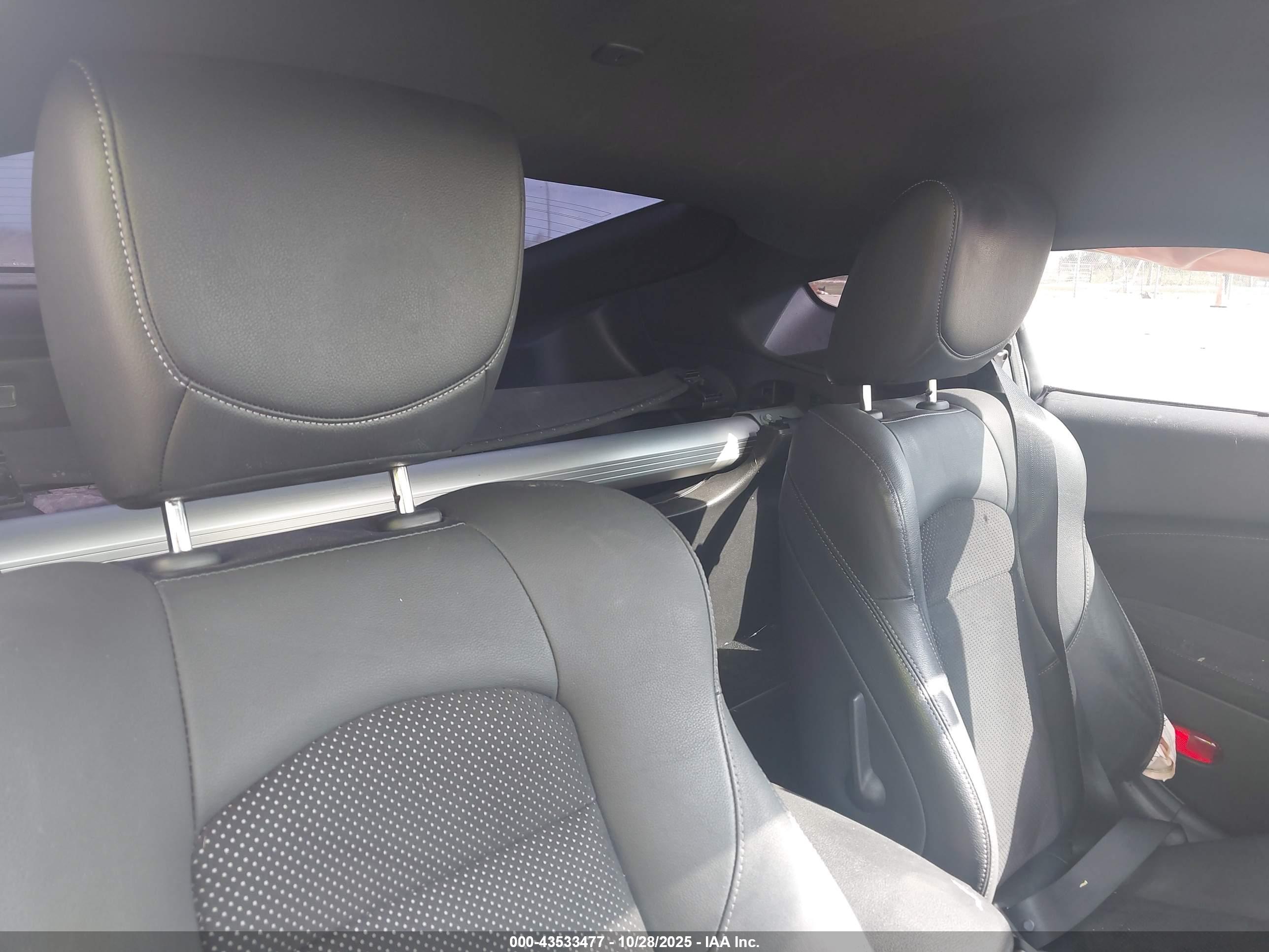 NISSAN 370Z image 8