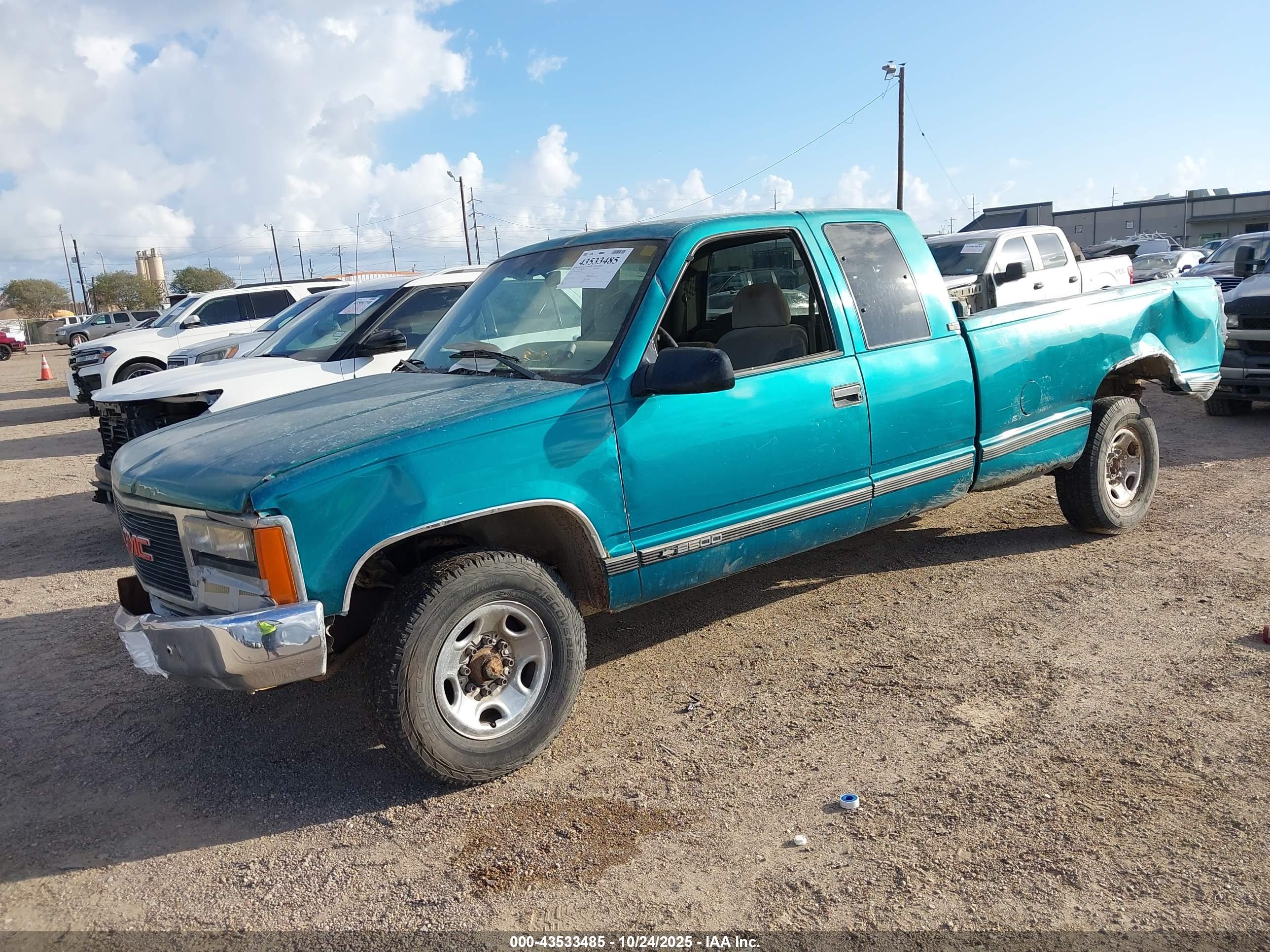 CHEVROLET GMT-400 image 2
