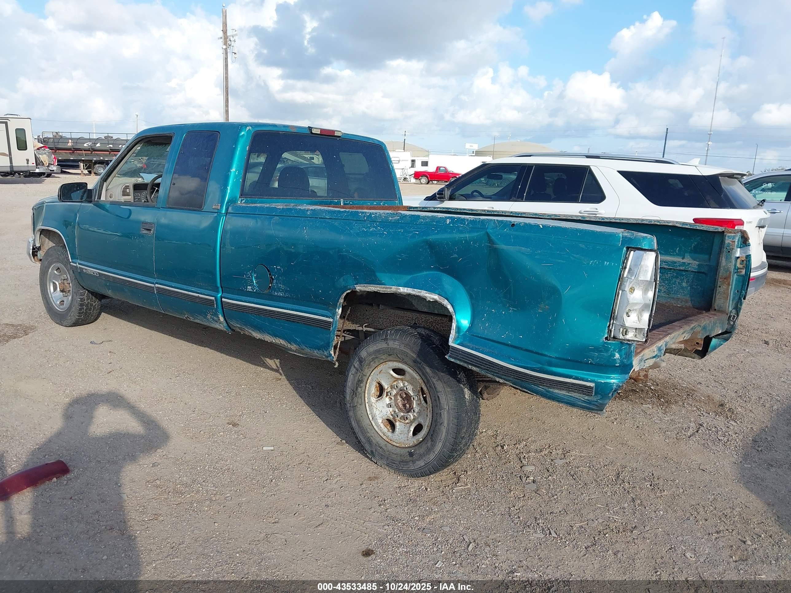 CHEVROLET GMT-400 image 3