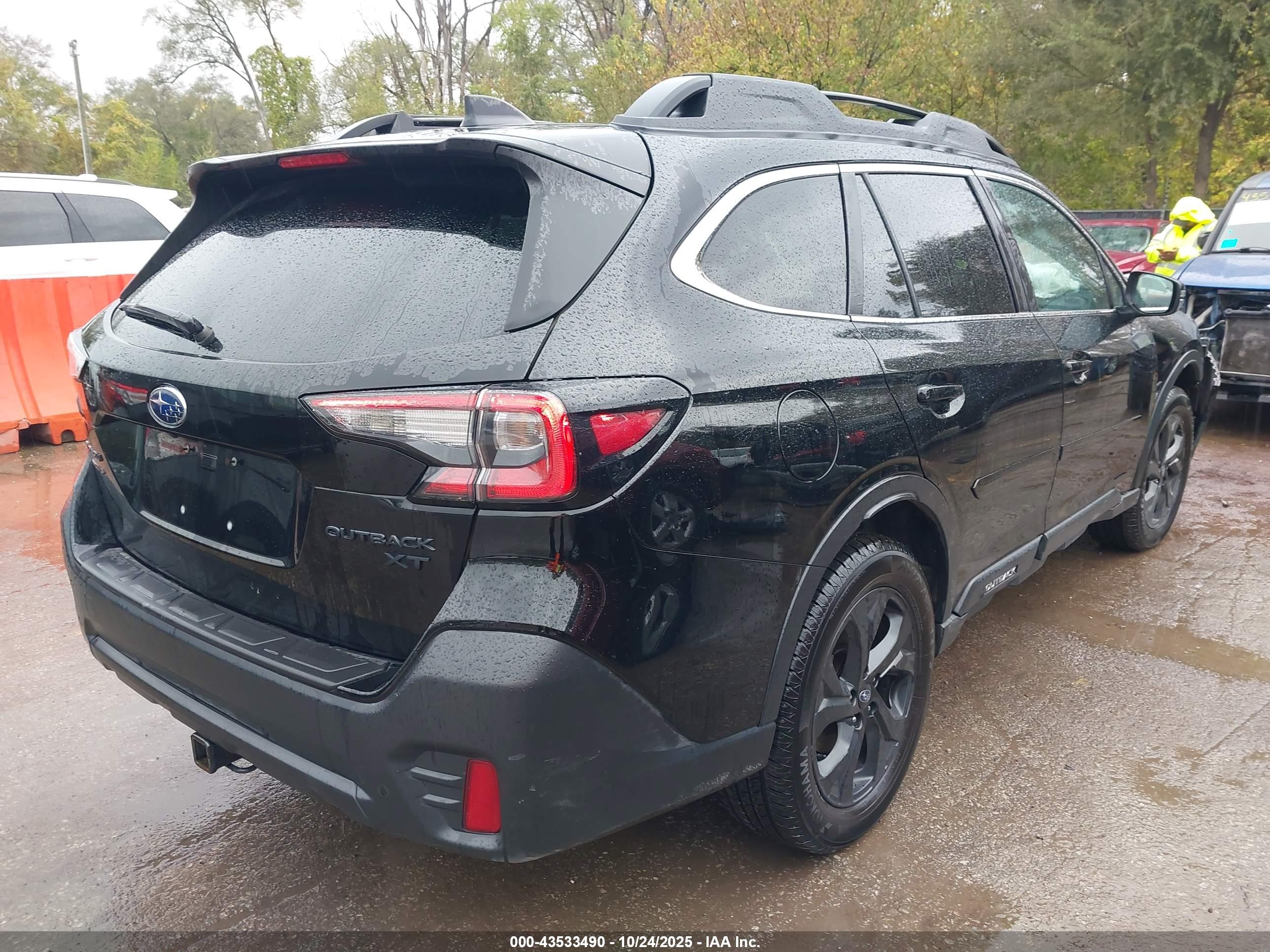 SUBARU OUTBACK image 4
