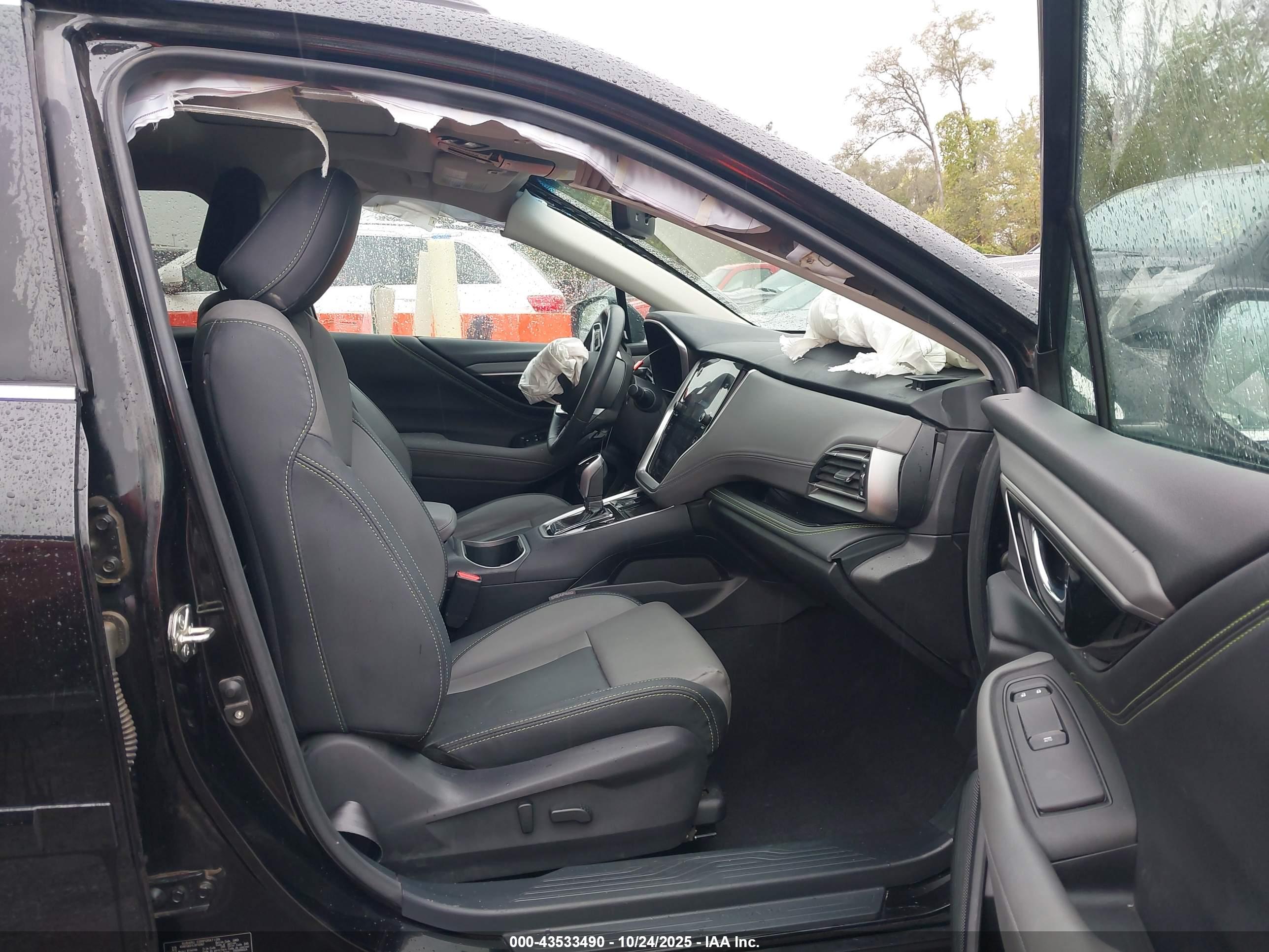 SUBARU OUTBACK image 5