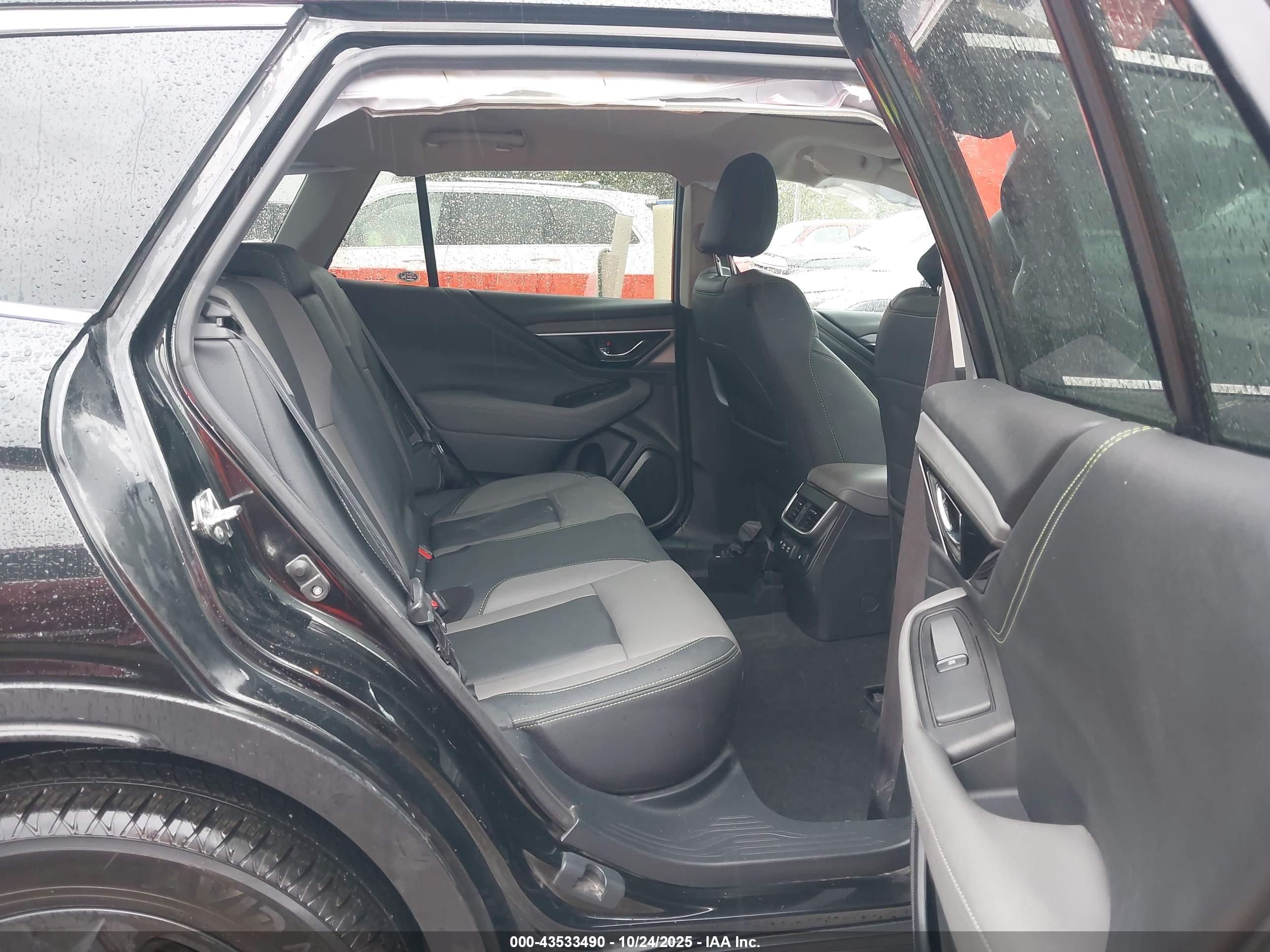 SUBARU OUTBACK image 8