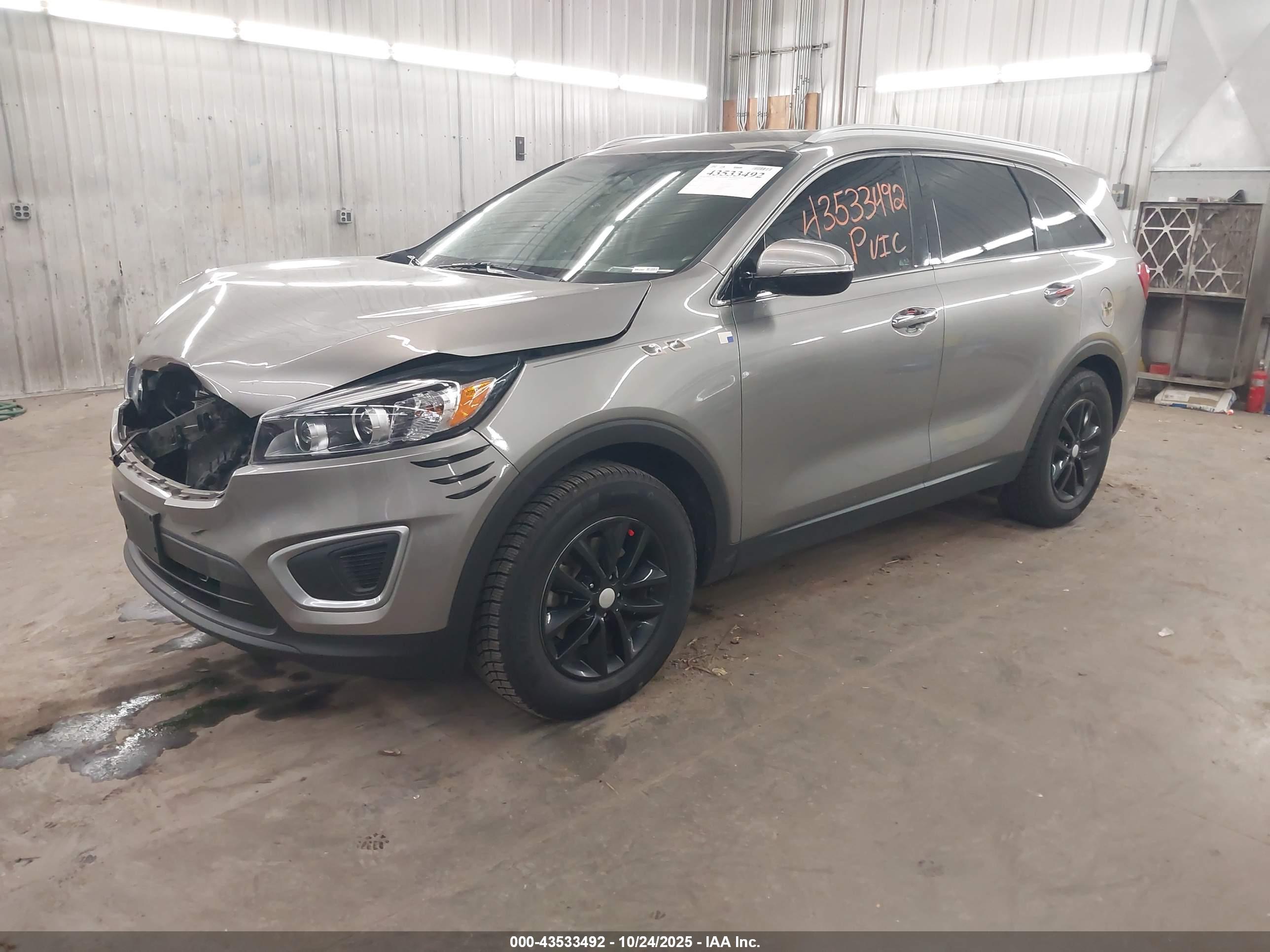 KIA SORENTO image 2