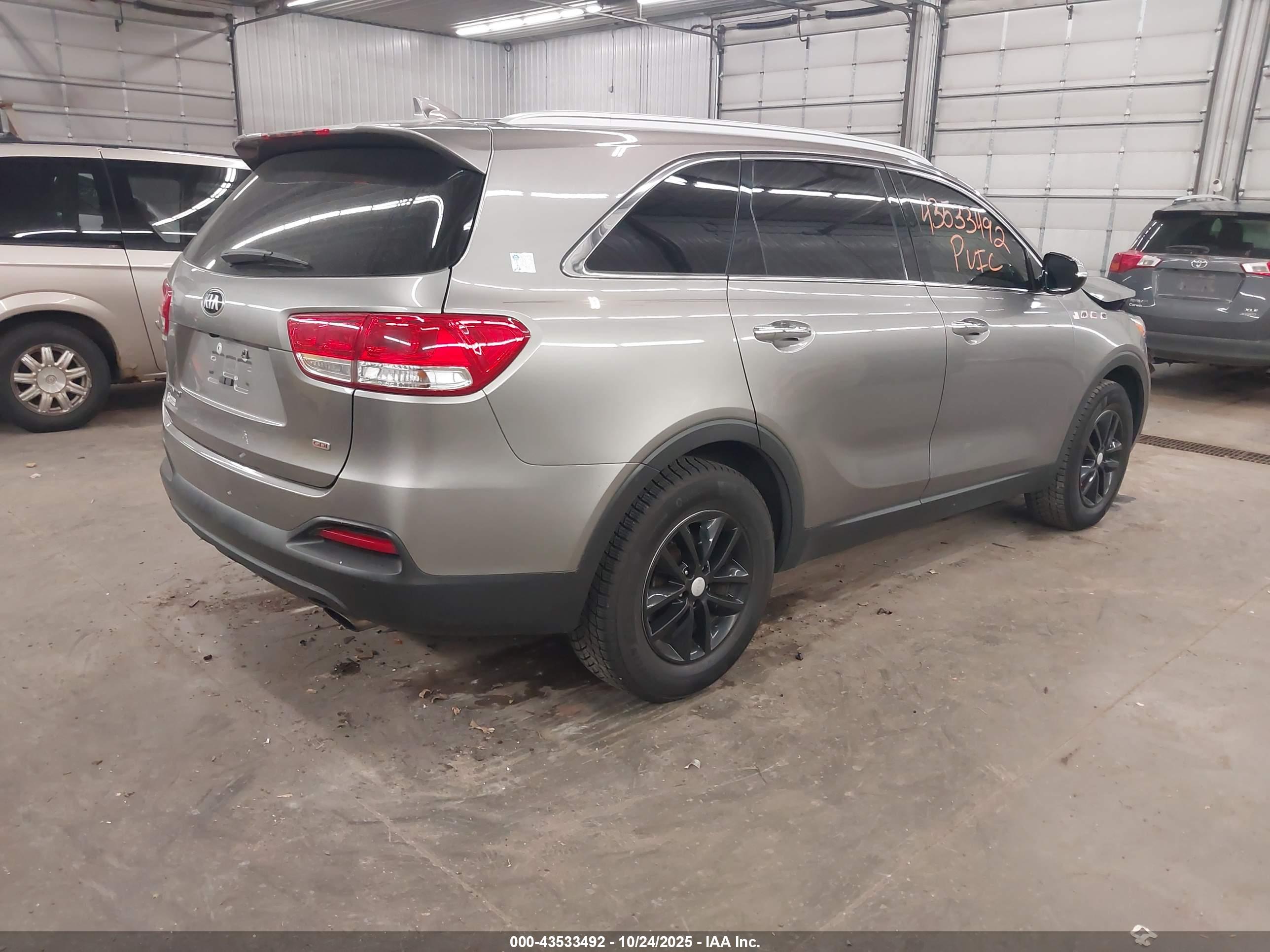 KIA SORENTO image 4