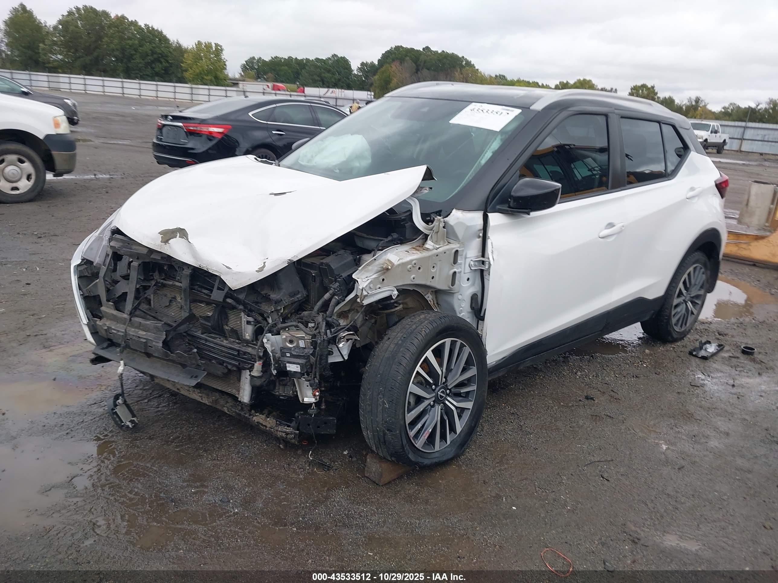 NISSAN KICKS image 2