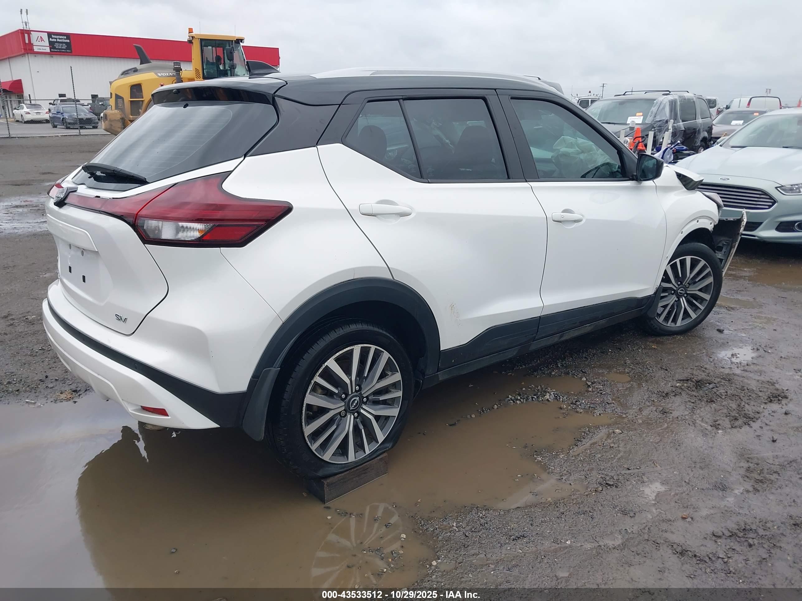 NISSAN KICKS image 4