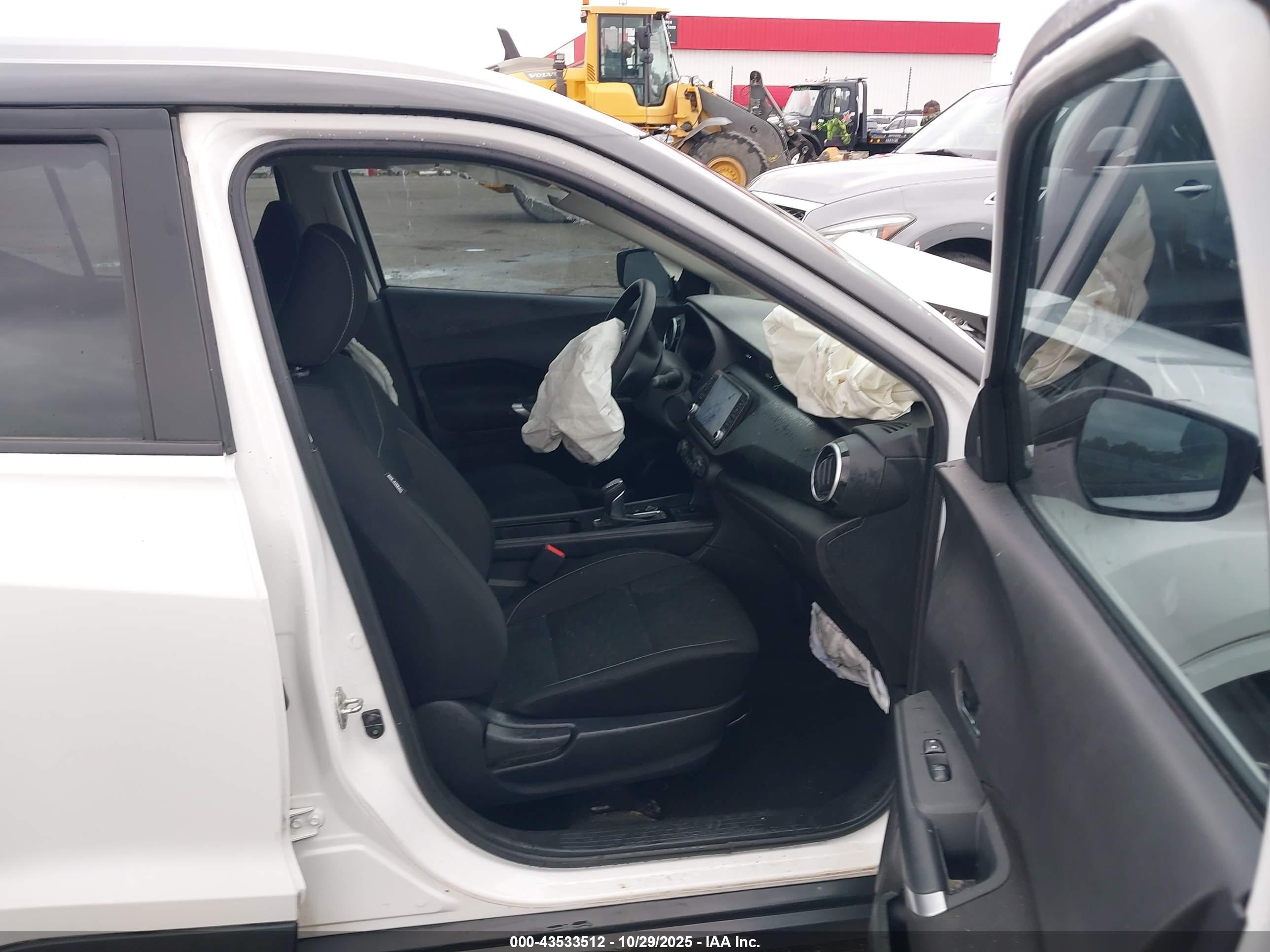 NISSAN KICKS image 5