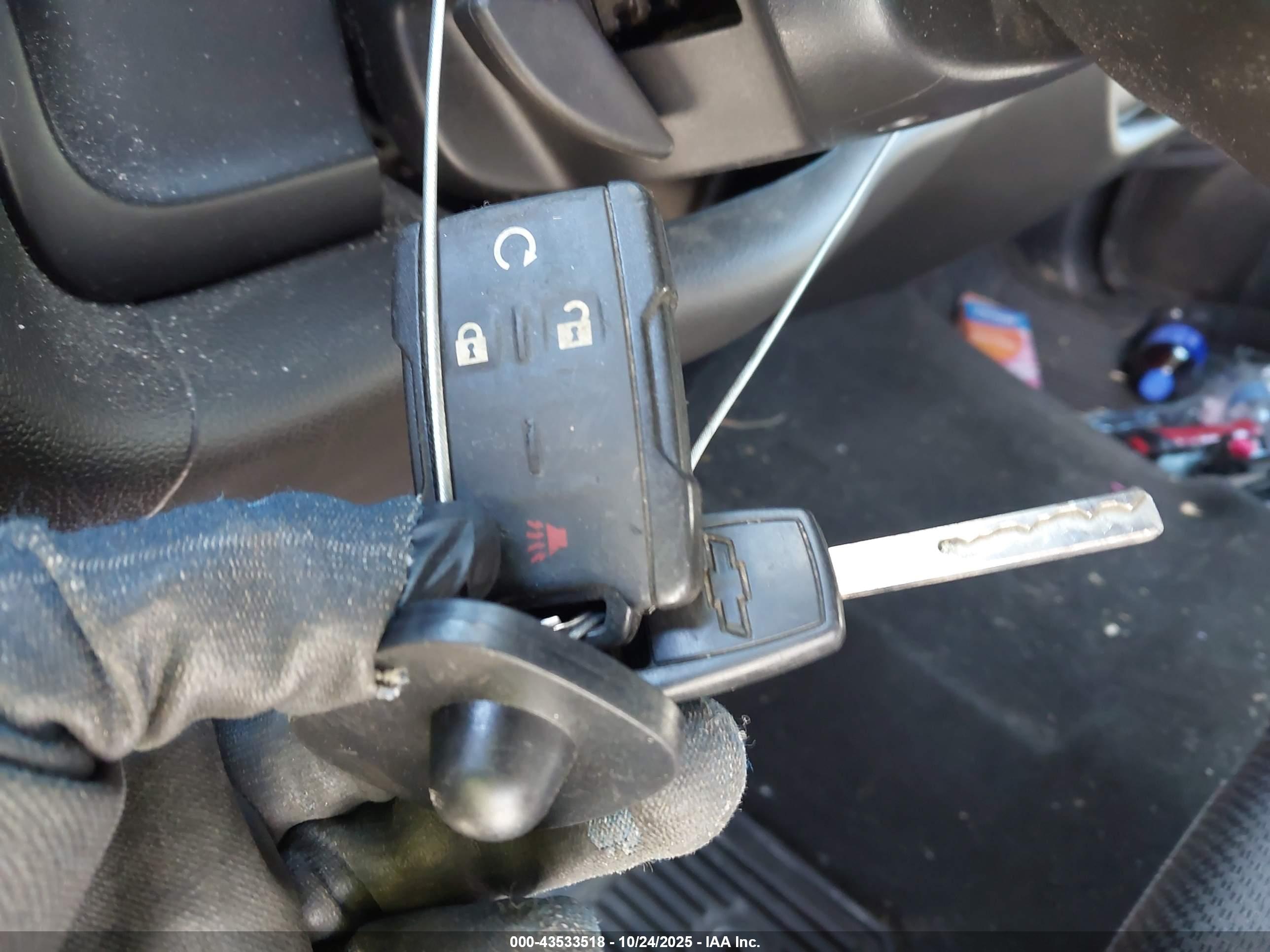 CHEVROLET SILVERADO image 11
