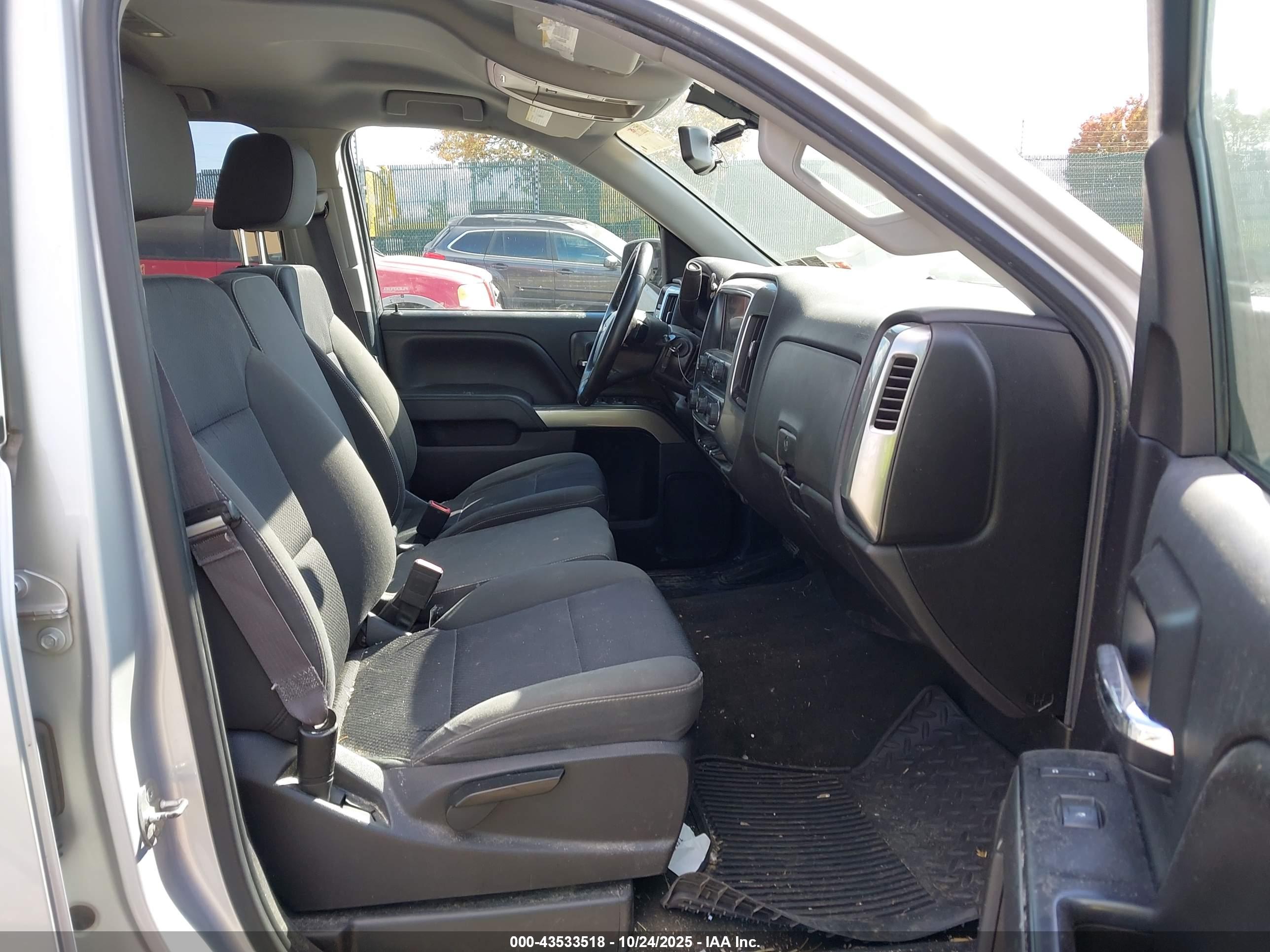 CHEVROLET SILVERADO image 5
