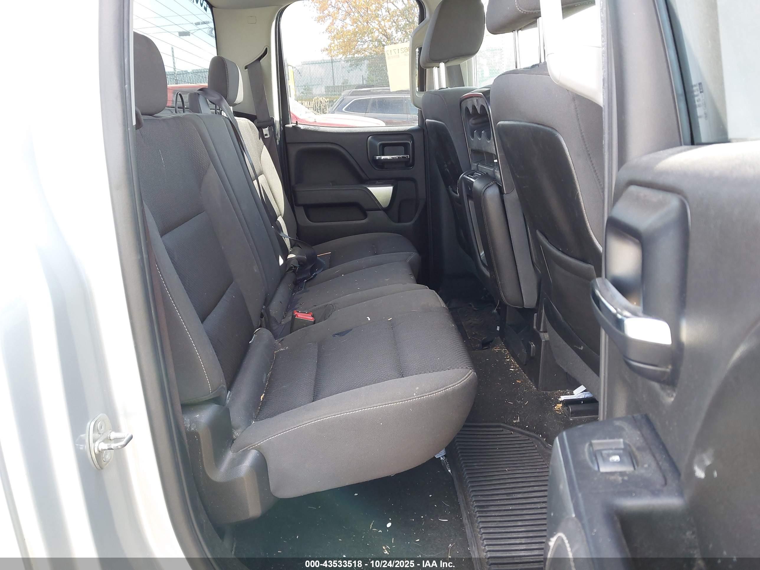 CHEVROLET SILVERADO image 8