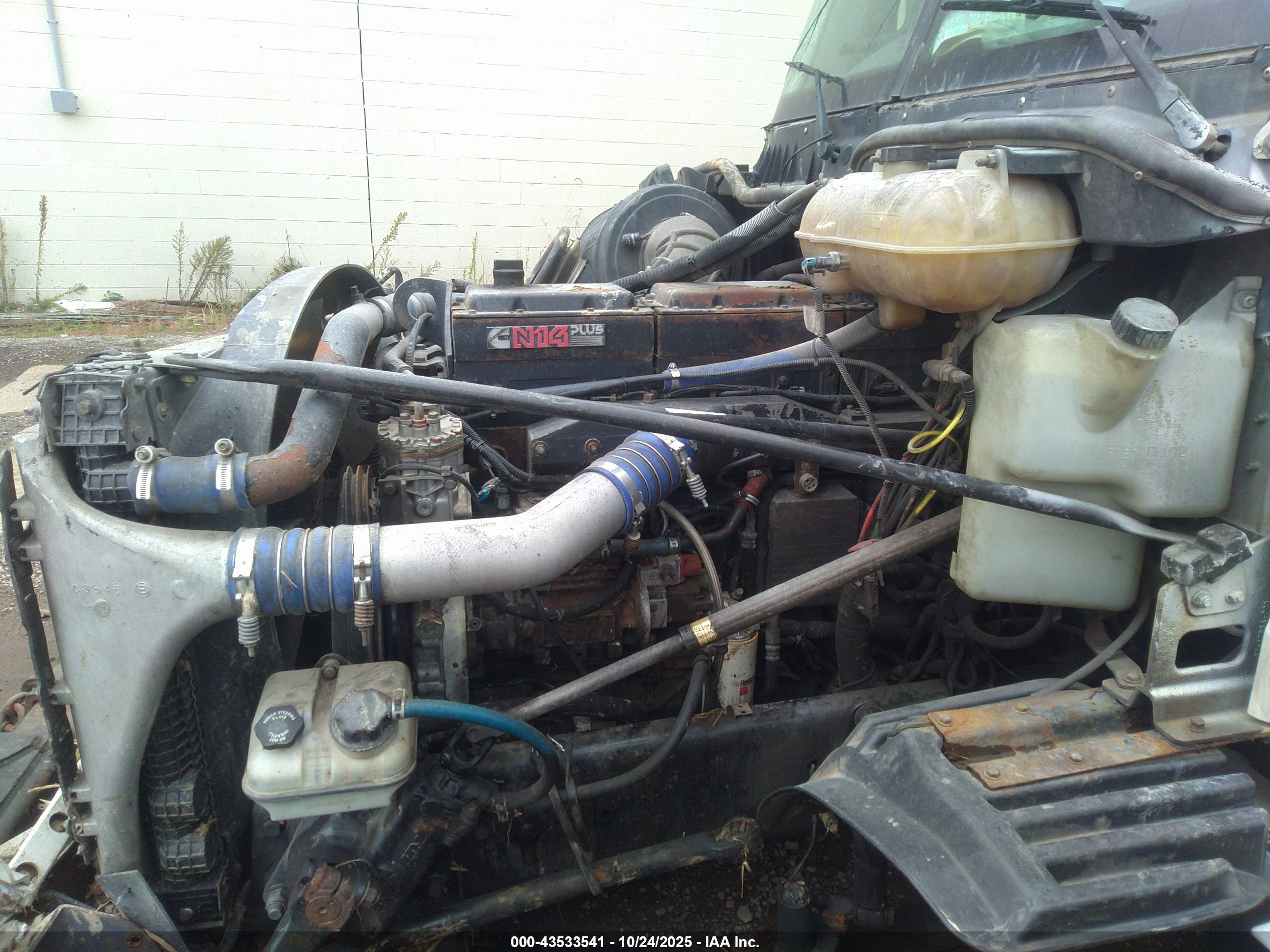 FREIGHTLINER CONVENTIONAL image 10