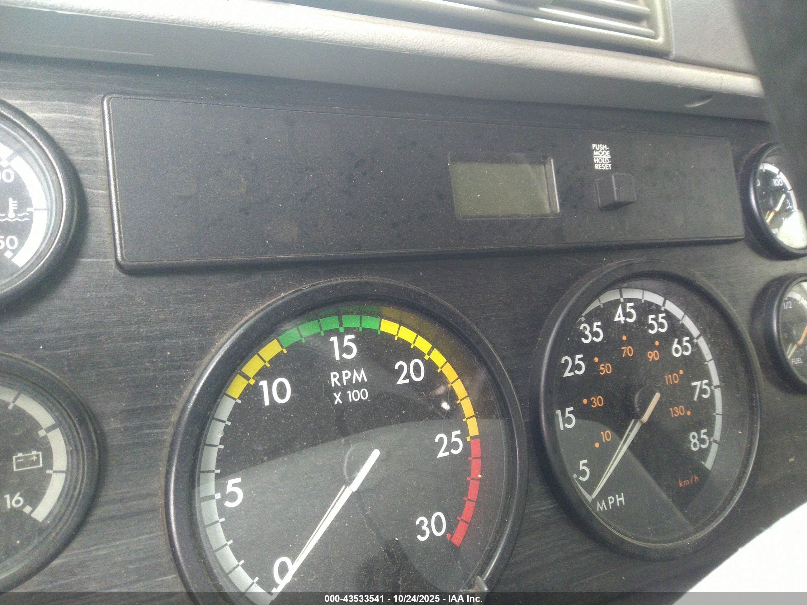 FREIGHTLINER CONVENTIONAL image 6