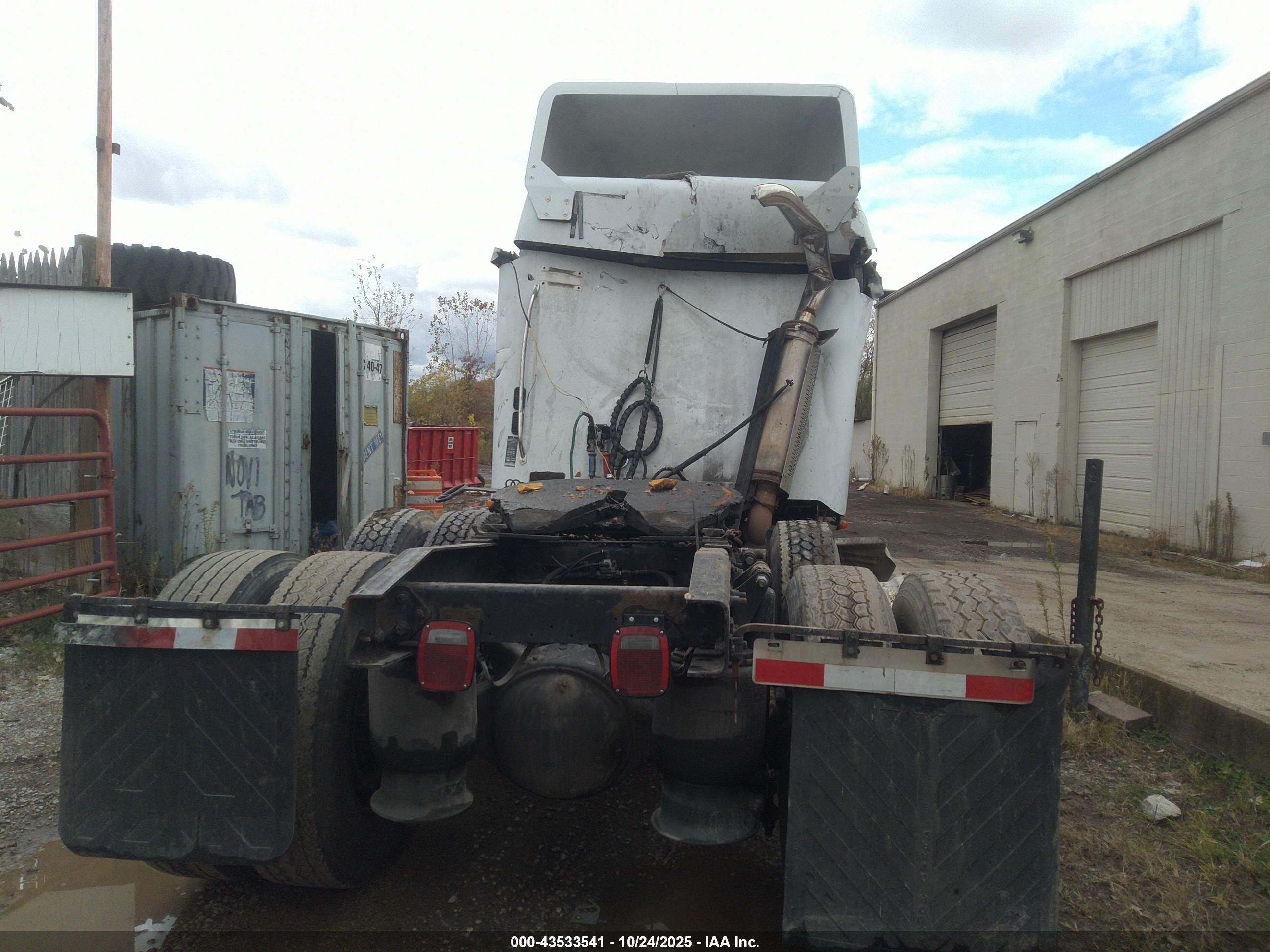 FREIGHTLINER CONVENTIONAL image 8