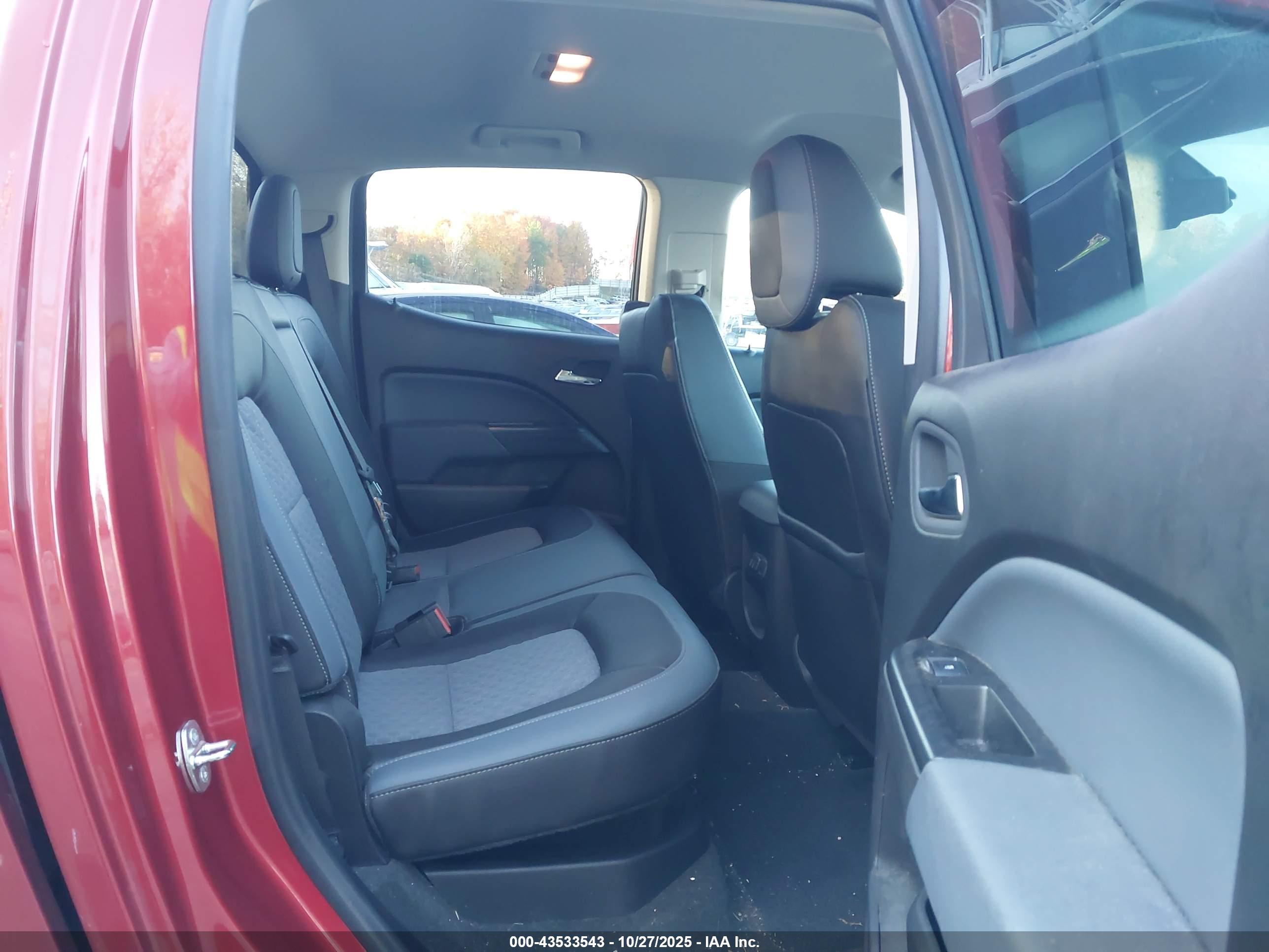 CHEVROLET COLORADO image 8