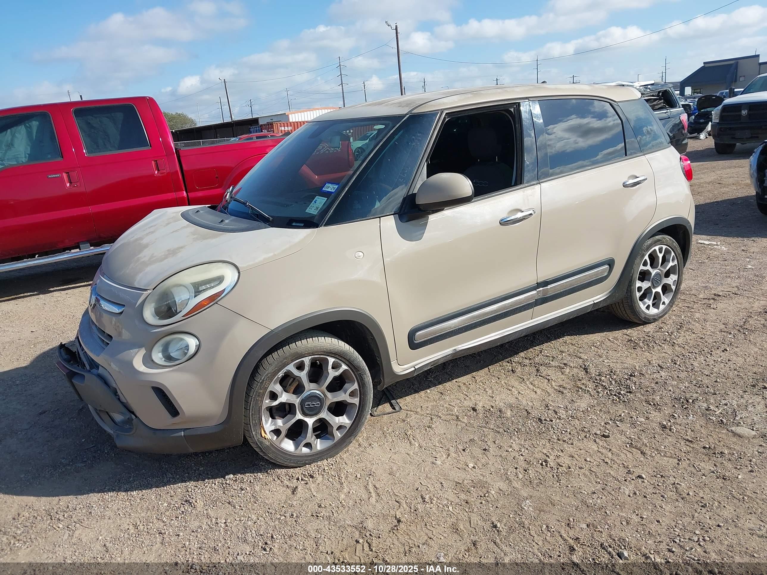 FIAT 500L image 2