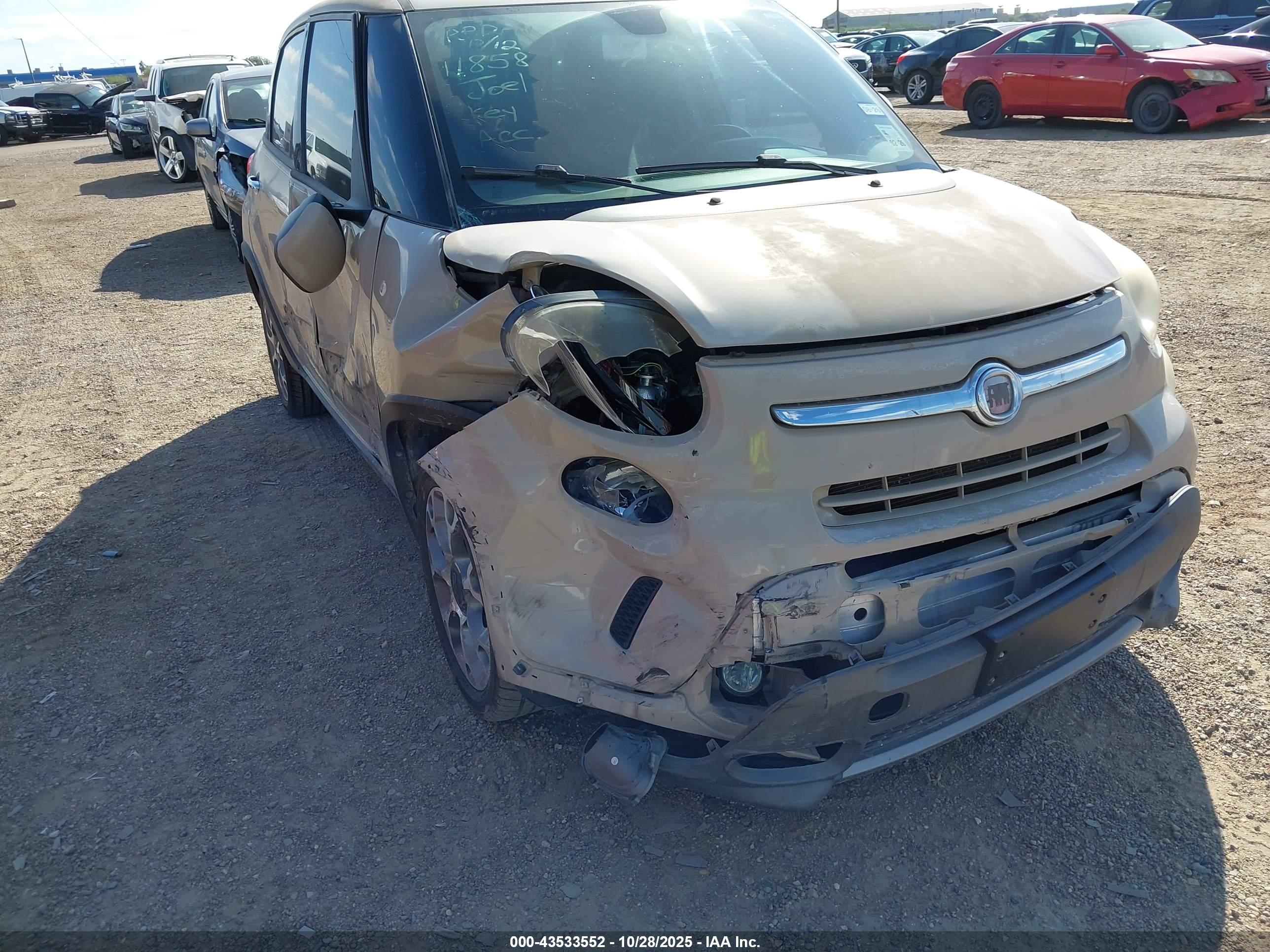FIAT 500L image 6