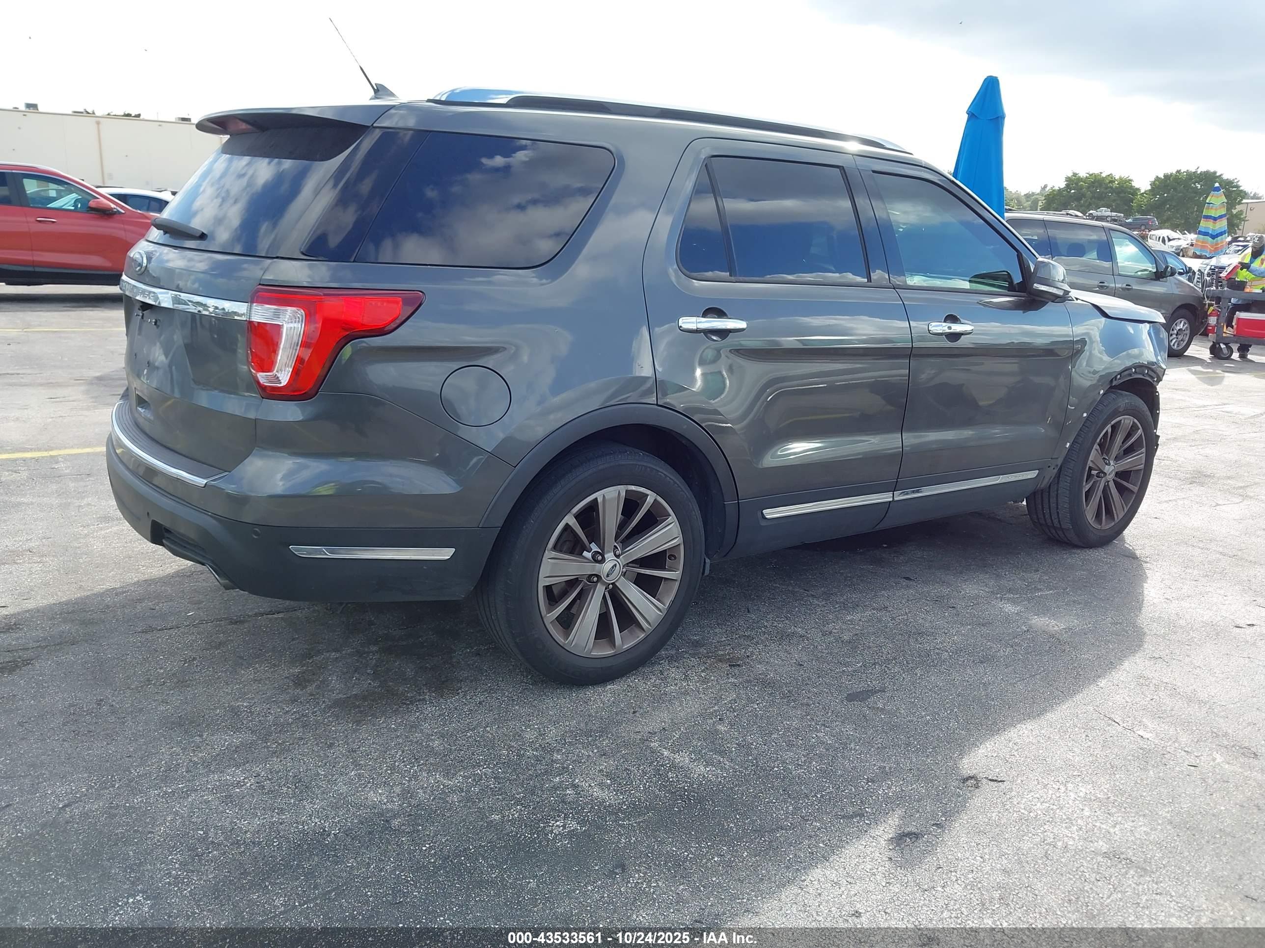 FORD EXPLORER image 4
