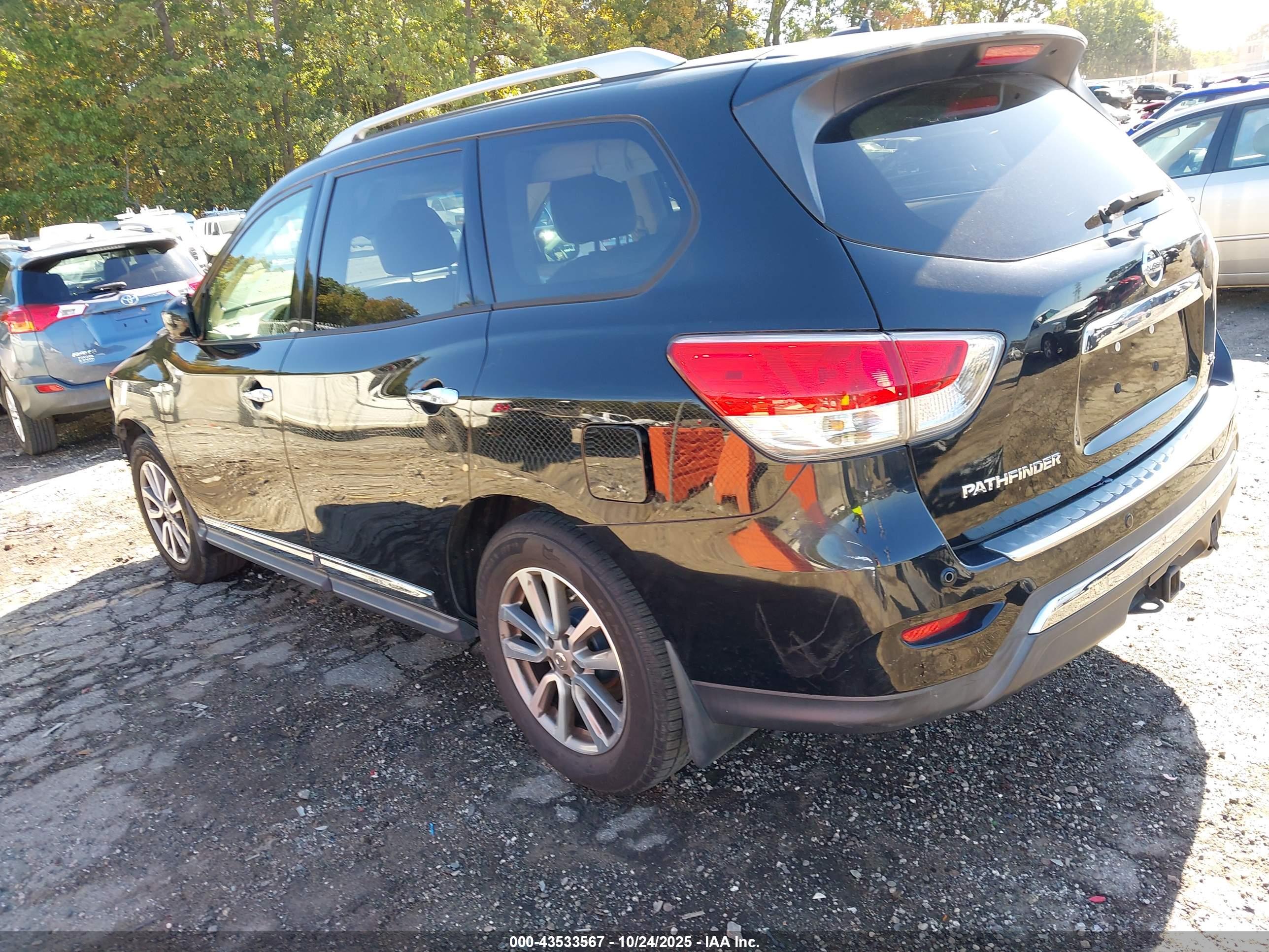 NISSAN PATHFINDER image 3