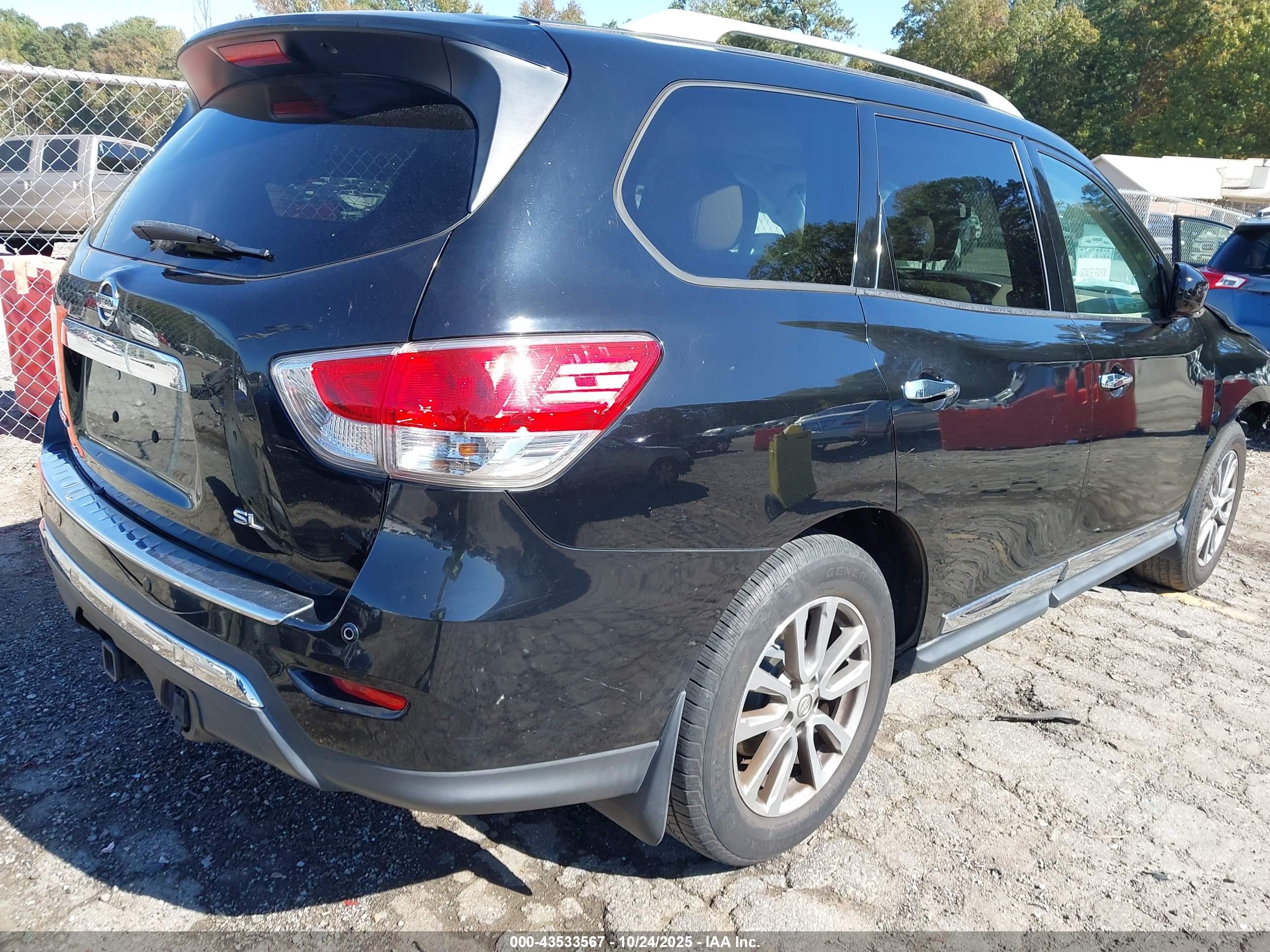NISSAN PATHFINDER image 4