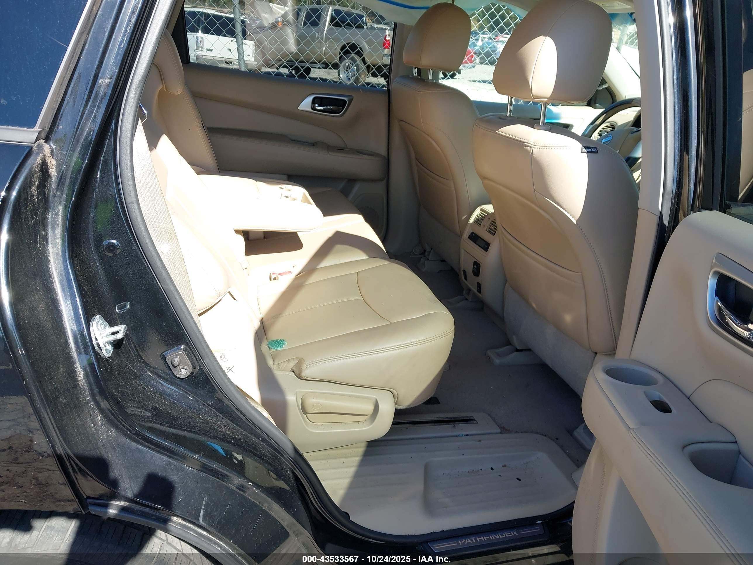 NISSAN PATHFINDER image 8