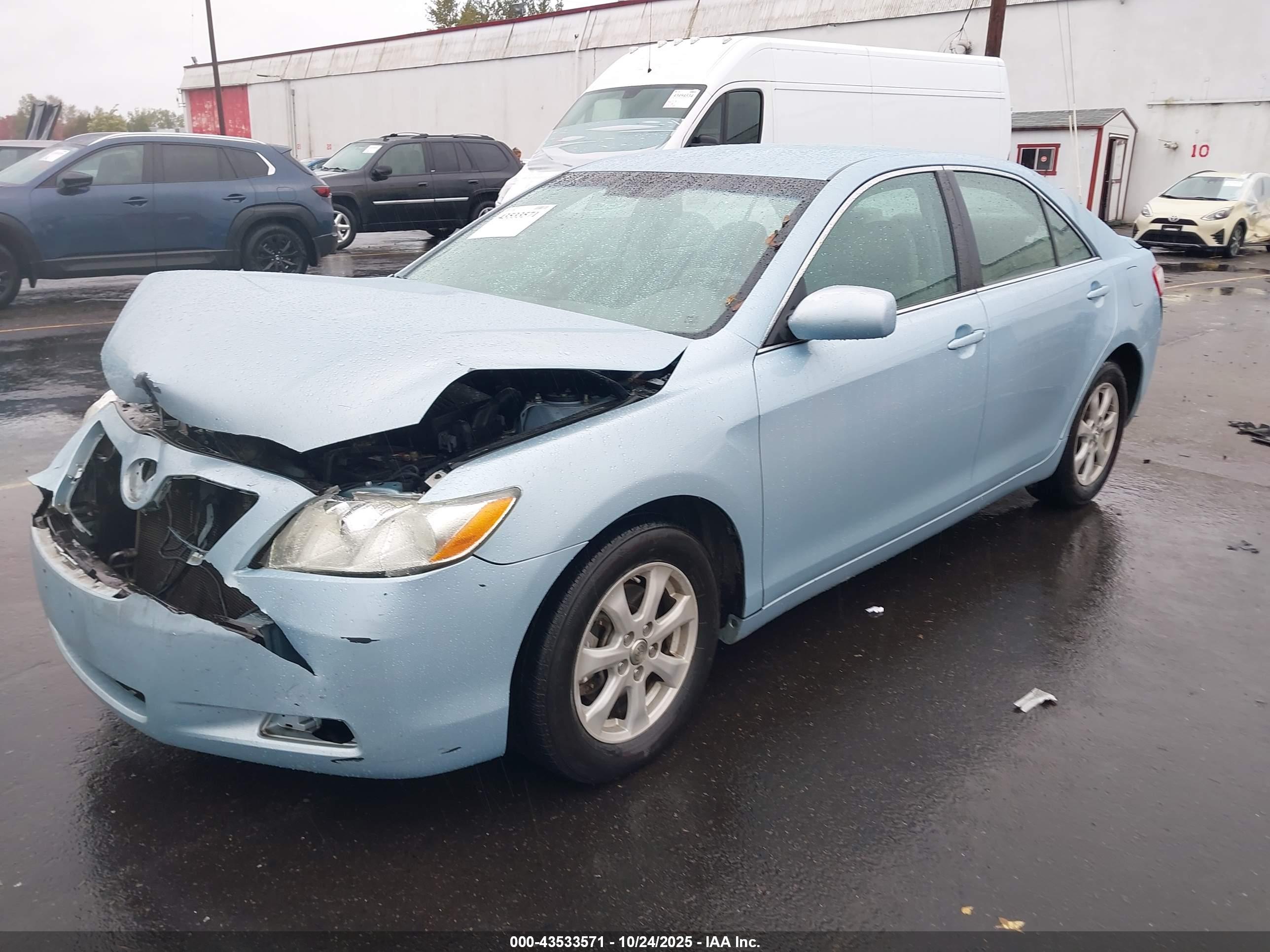 TOYOTA CAMRY image 2