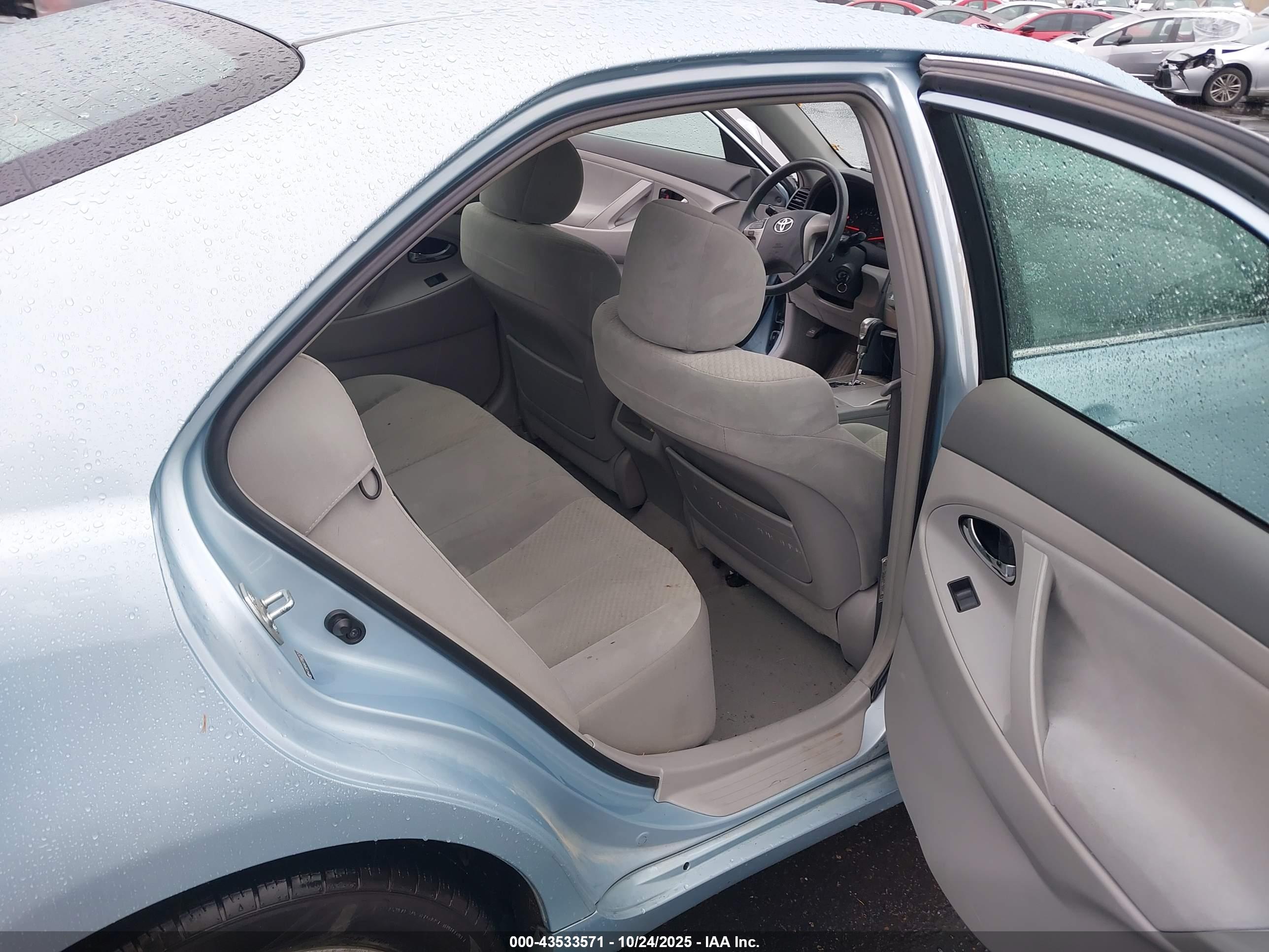 TOYOTA CAMRY image 8