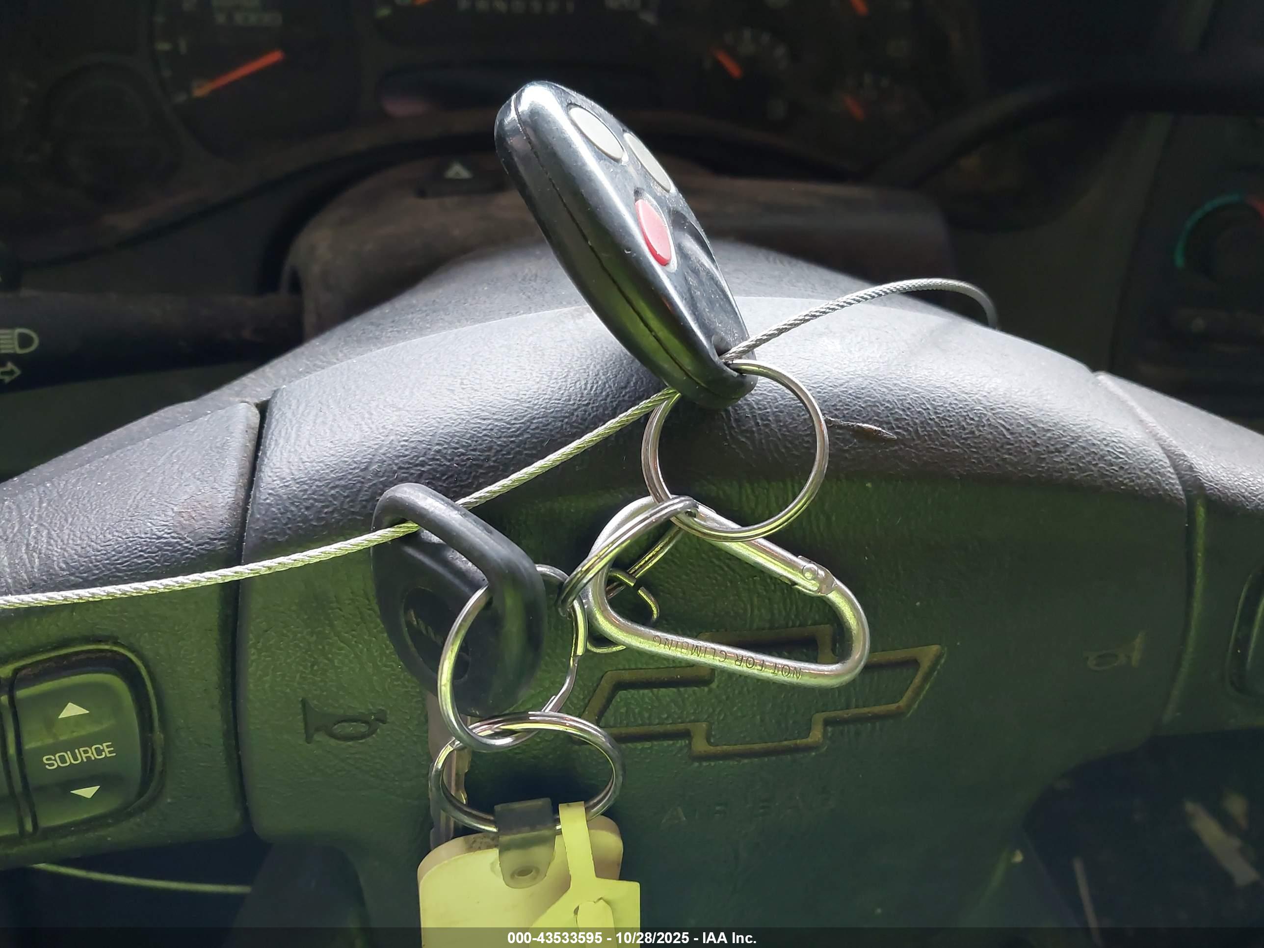 CHEVROLET SILVERADO image 11
