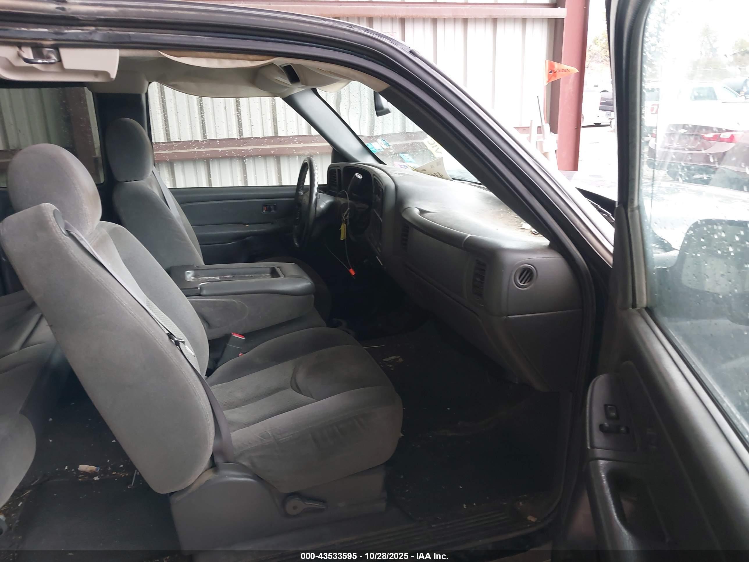 CHEVROLET SILVERADO image 5