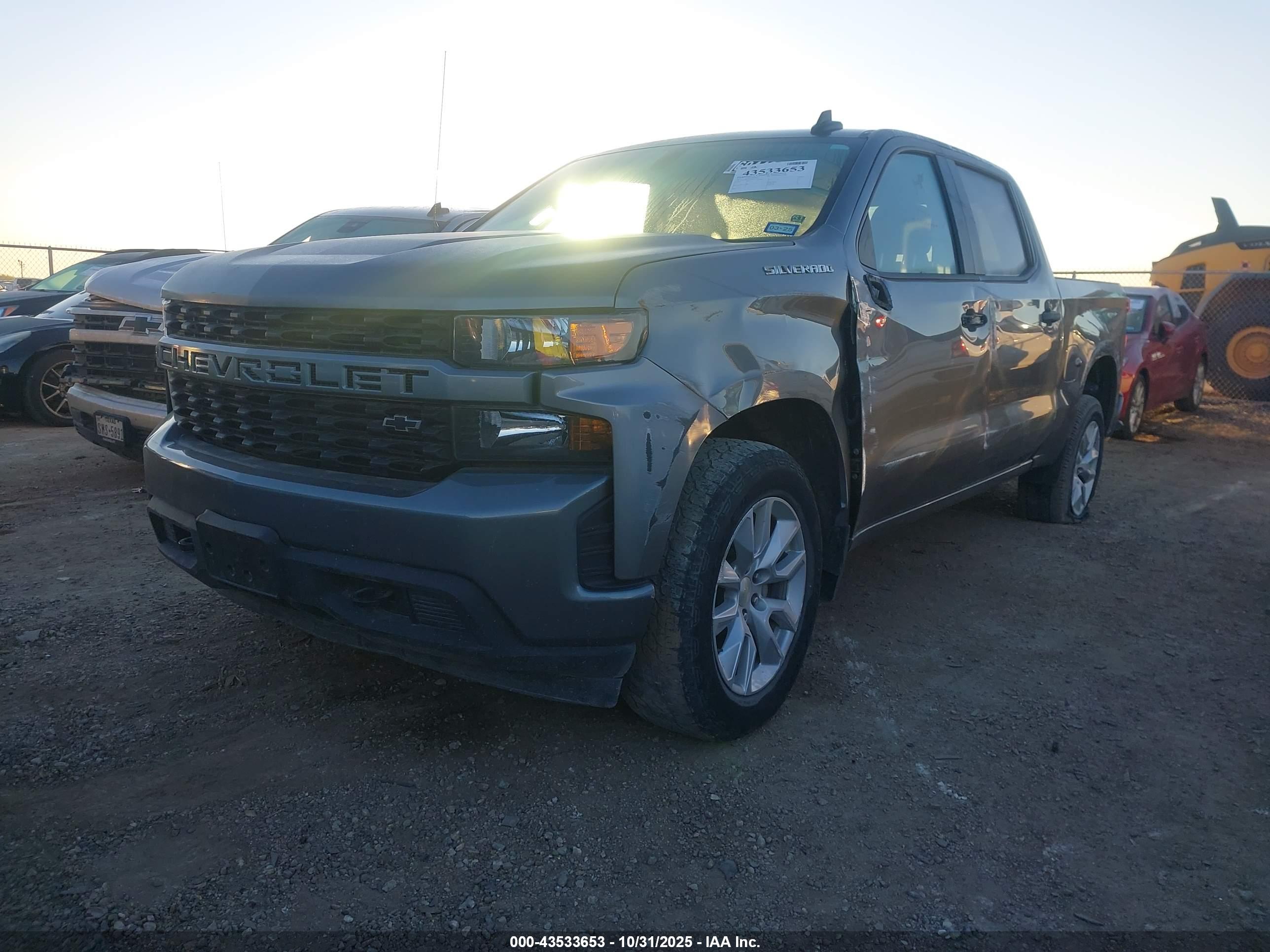 CHEVROLET SILVERADO image 2