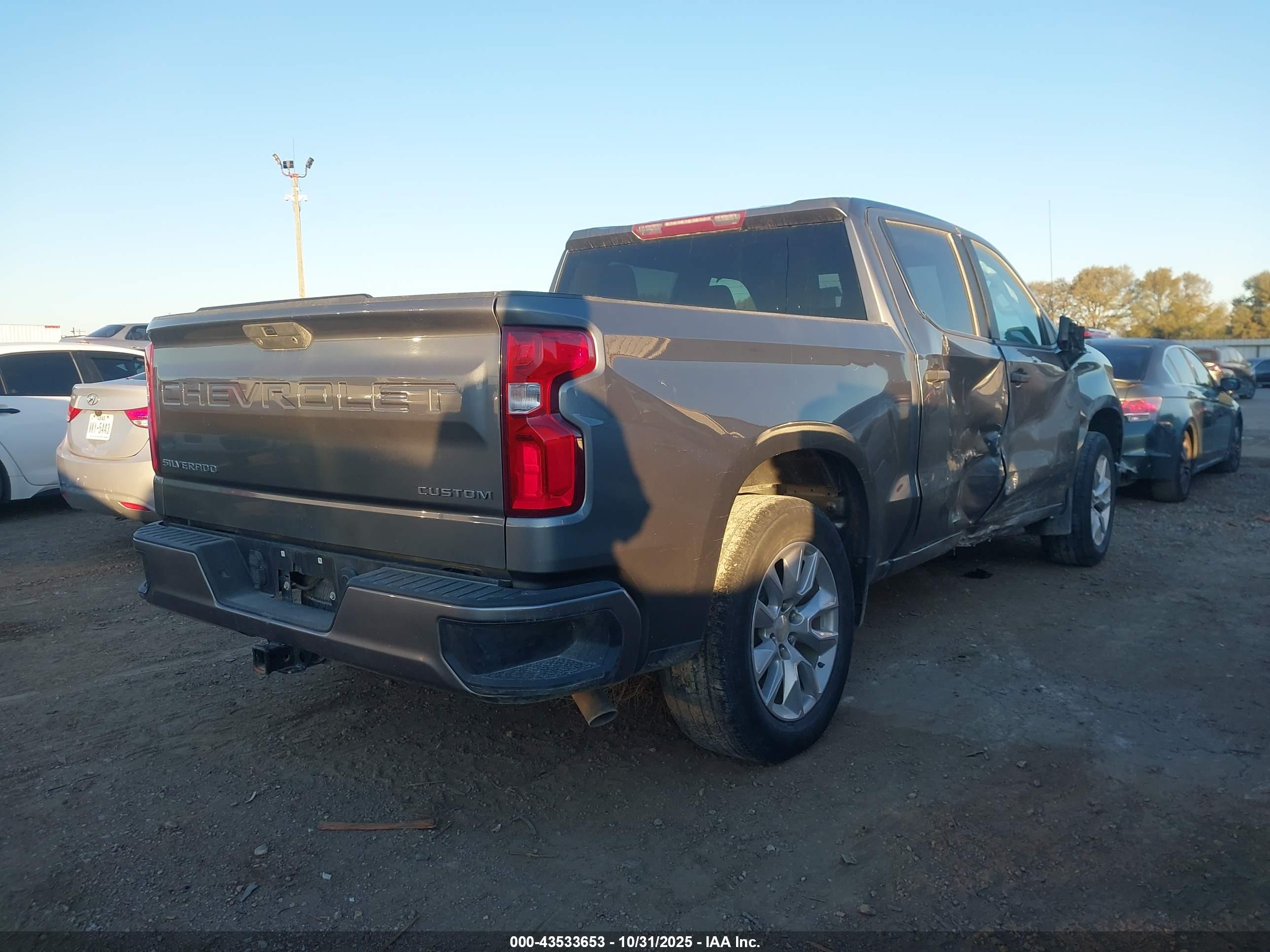 CHEVROLET SILVERADO image 4
