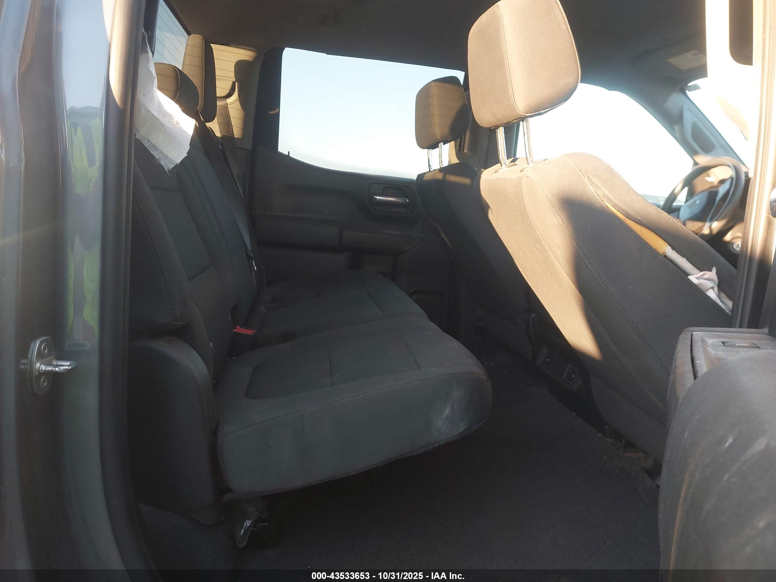 CHEVROLET SILVERADO image 8