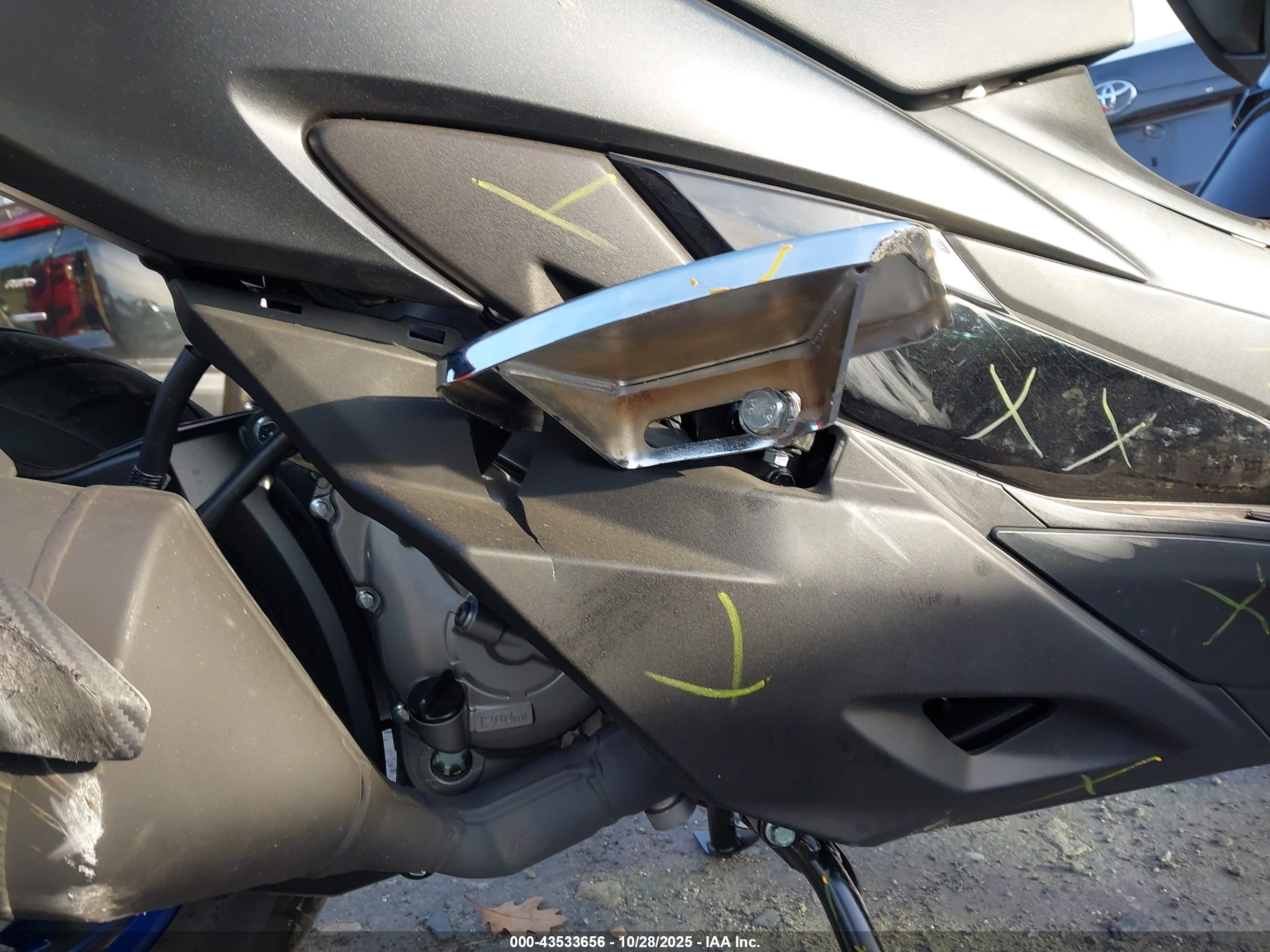 SUZUKI AN400 image 8