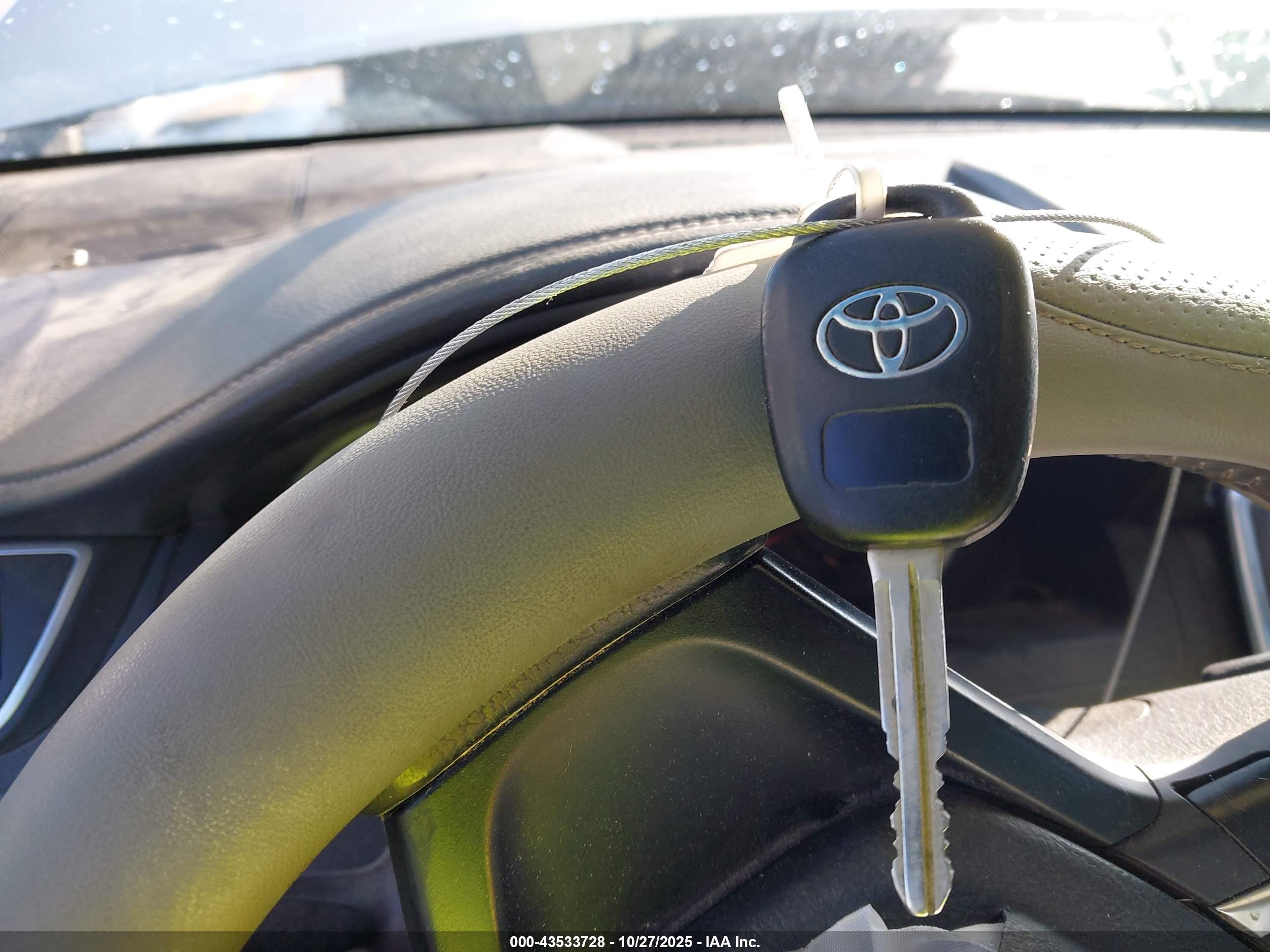 TOYOTA CAMRY image 11