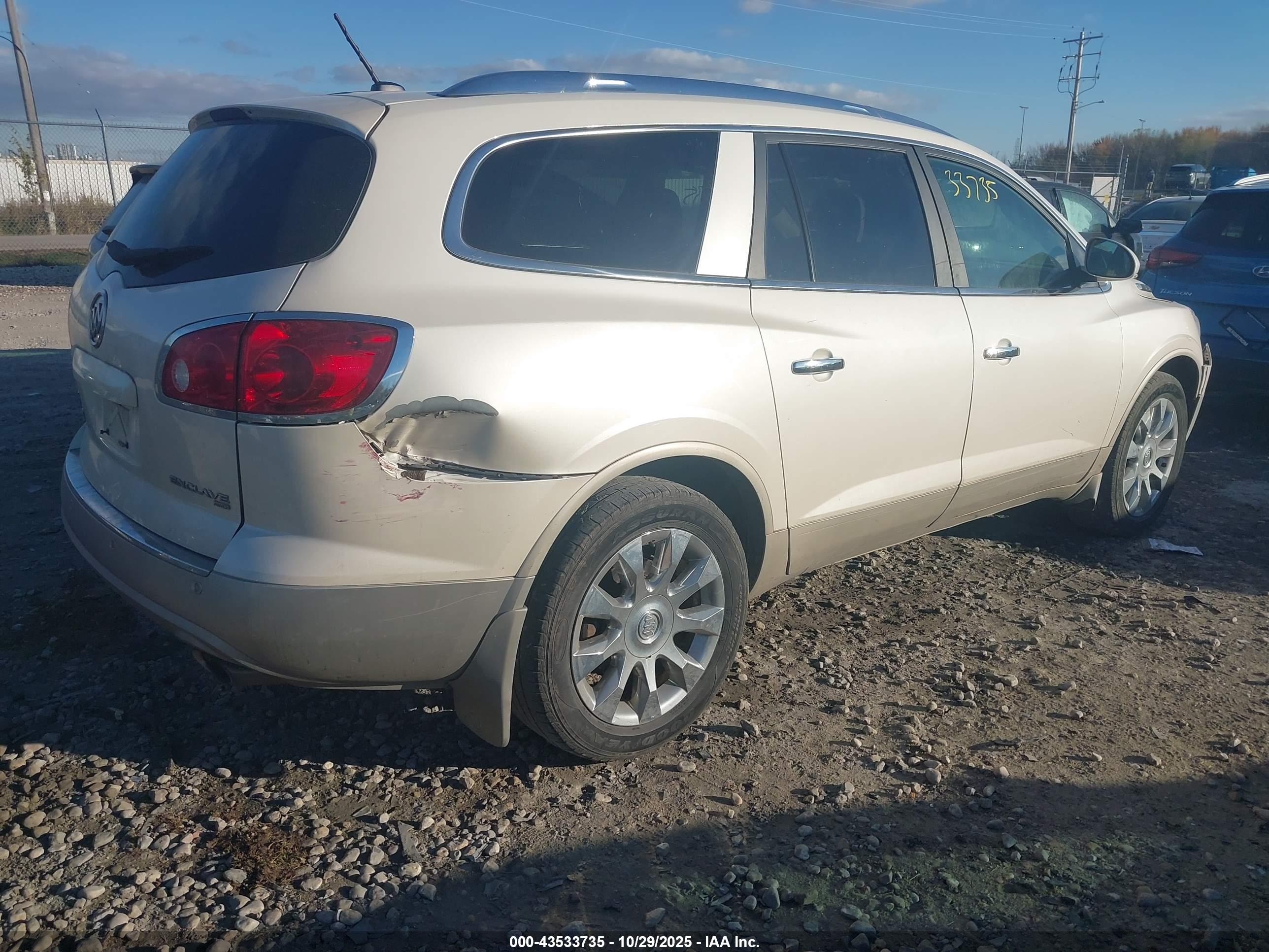 BUICK ENCLAVE image 4
